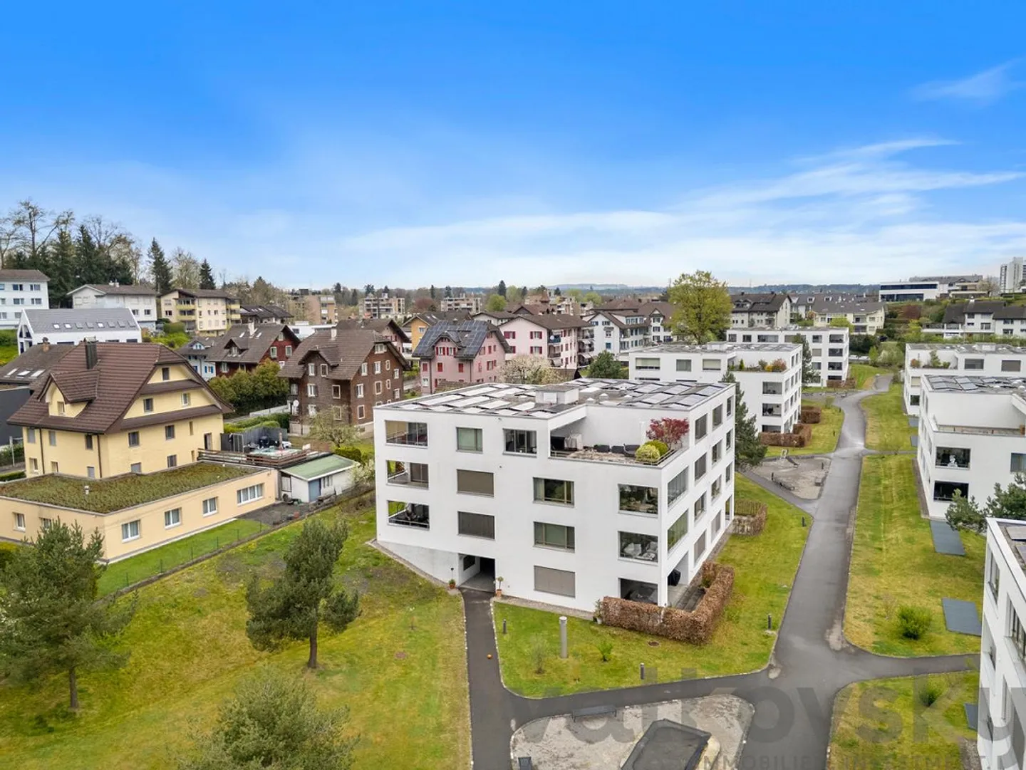 Grosse Neuwertige Wohnung - Foto 1 von 8
