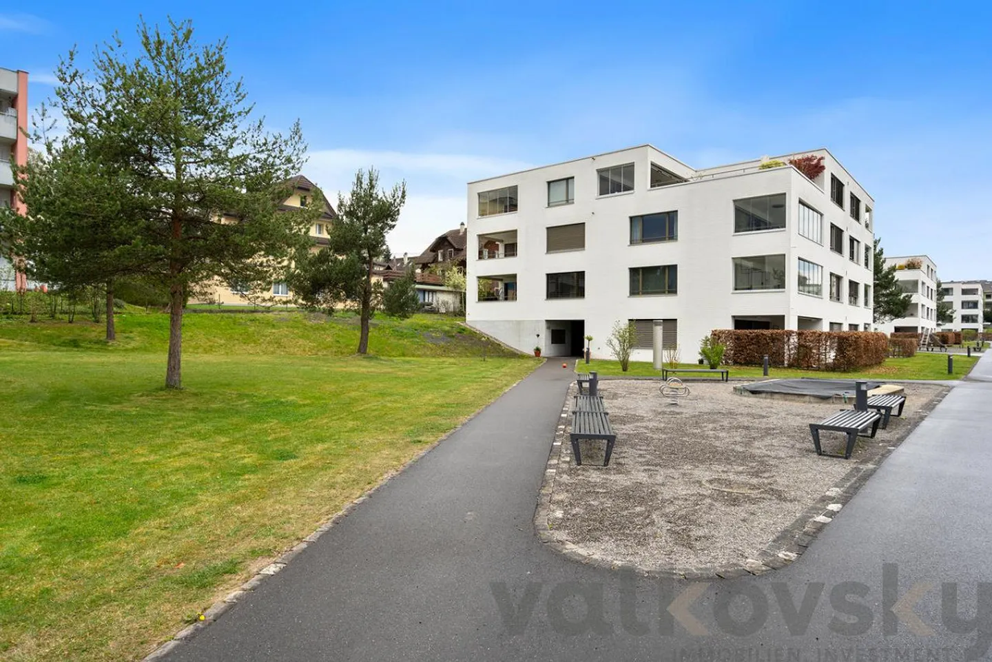 Grosse Neuwertige Wohnung - Foto 2 von 8