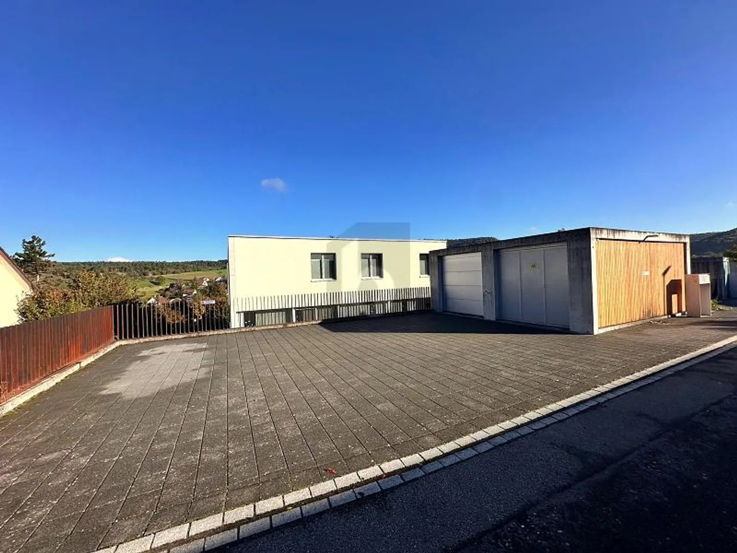 CENTRALLY LOCATED IN IDYLLIC LOCATION - Photo 4 of 5