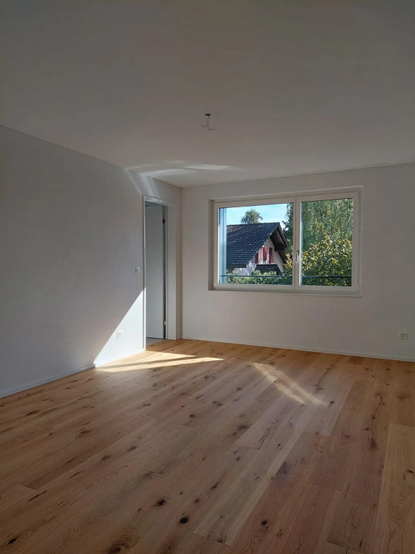 Appartamento di nuova costruzione con due balconi e vista lago - Foto 6 di 12