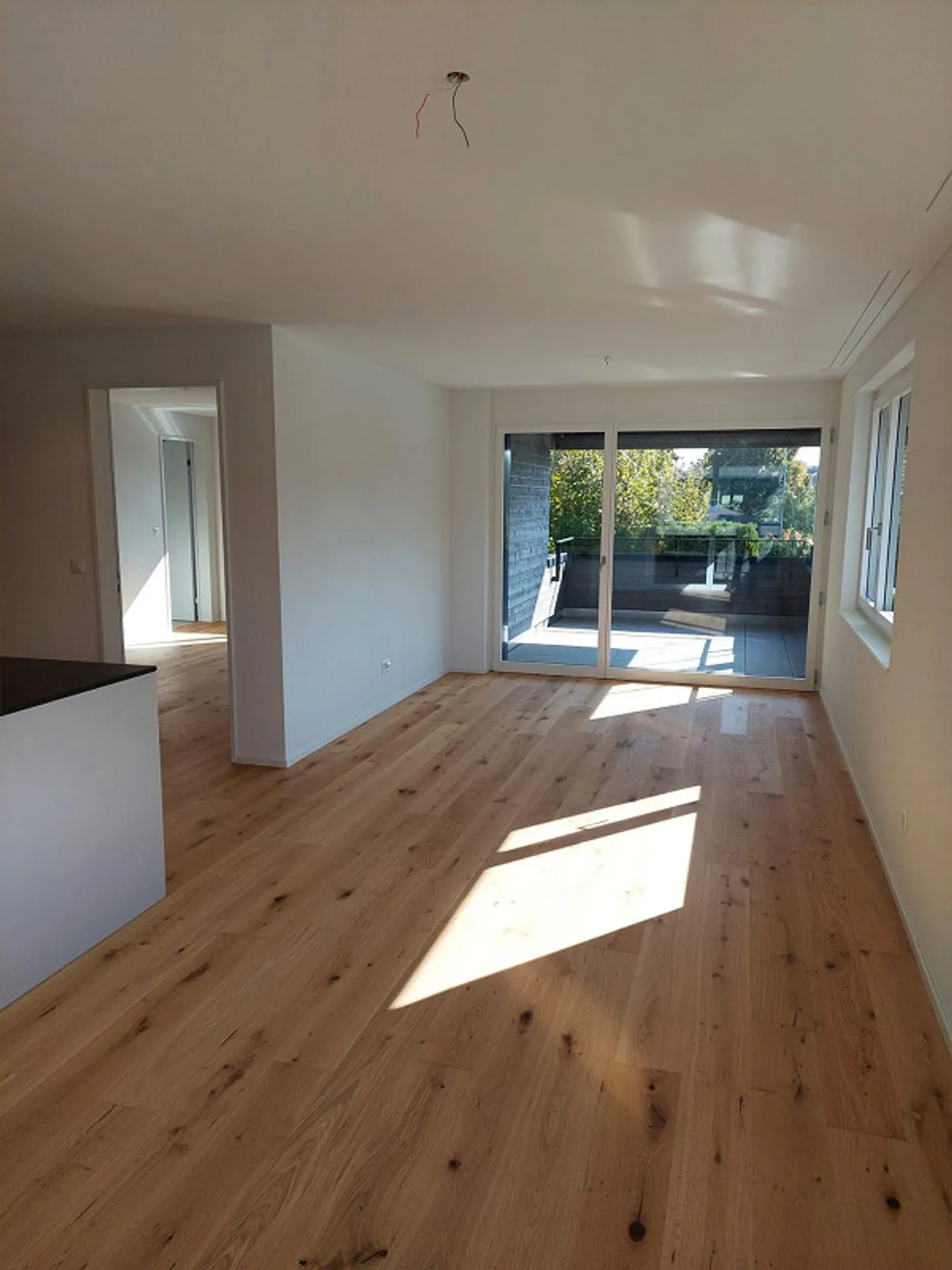 Appartamento di nuova costruzione con due balconi e vista lago - Foto 9 di 12