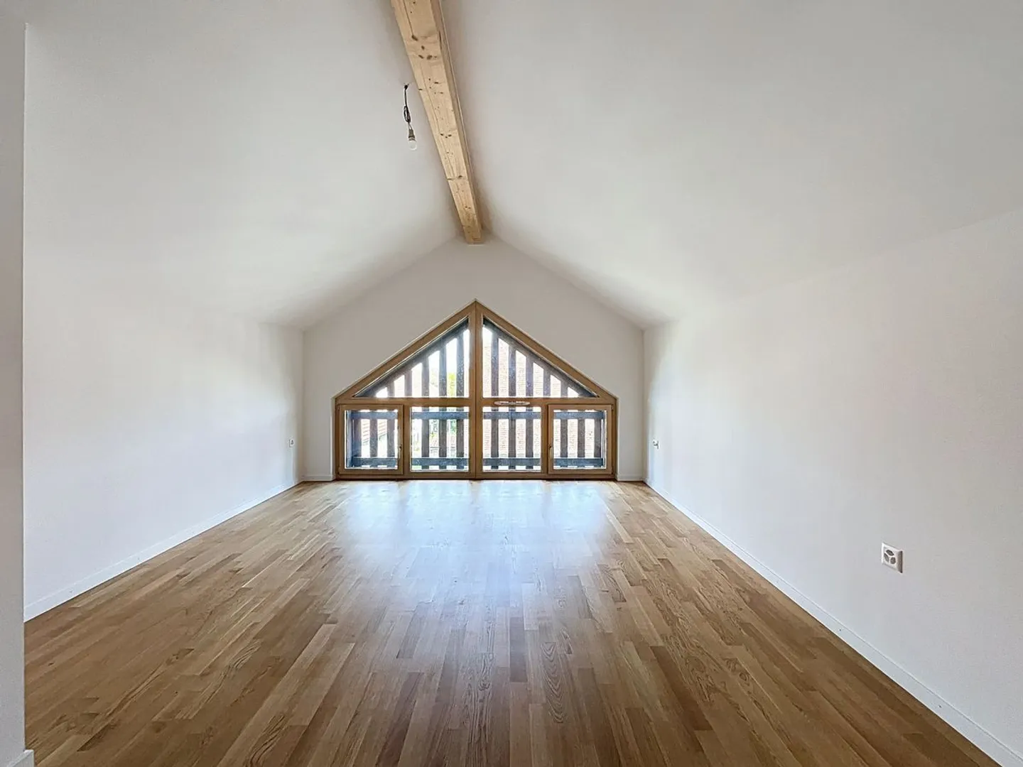 Duplex with 4.5 rooms on the top floor - Photo 8 of 11