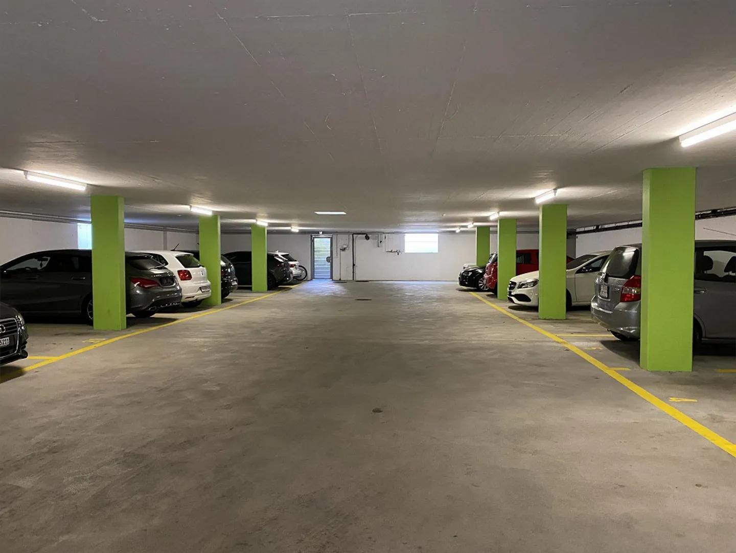 Place de parking souterrain avec ou sans votre propre station de recharge e? - Photo 2 sur 4