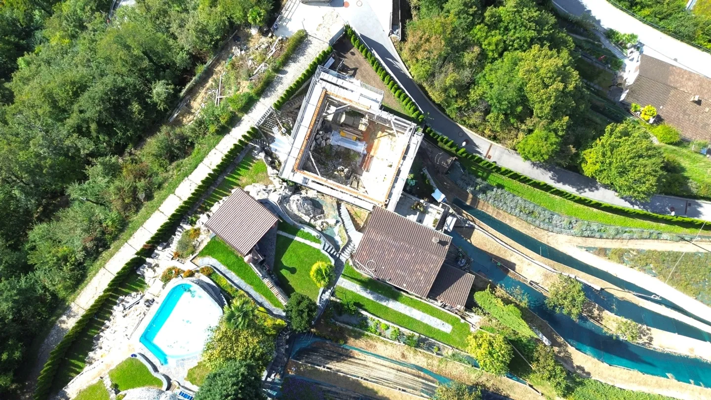 Elegant country house with pool in Aldesago - 5.5 rooms - Photo 2 of 5