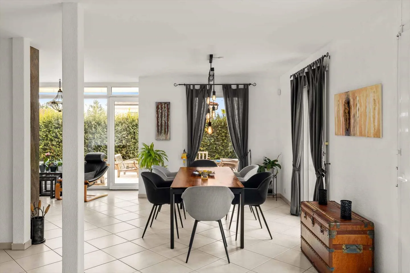 Elegante Familienvilla mit Pool und idyllischem Garten - Foto 5 von 13