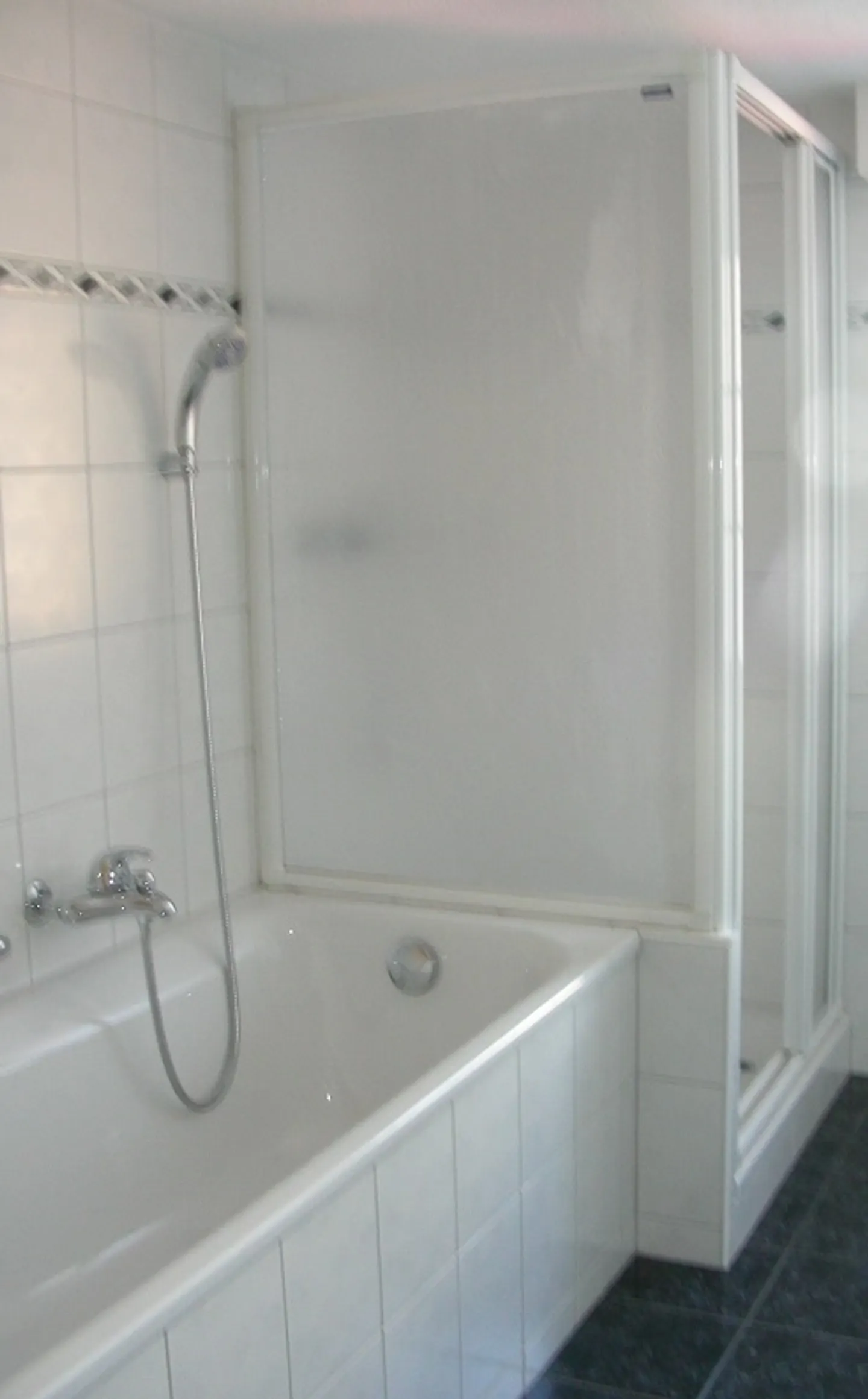 Appartement lumineux et confortable de 5 1/2 pièces, à seulement 200 m du lac - Photo 7 sur 14
