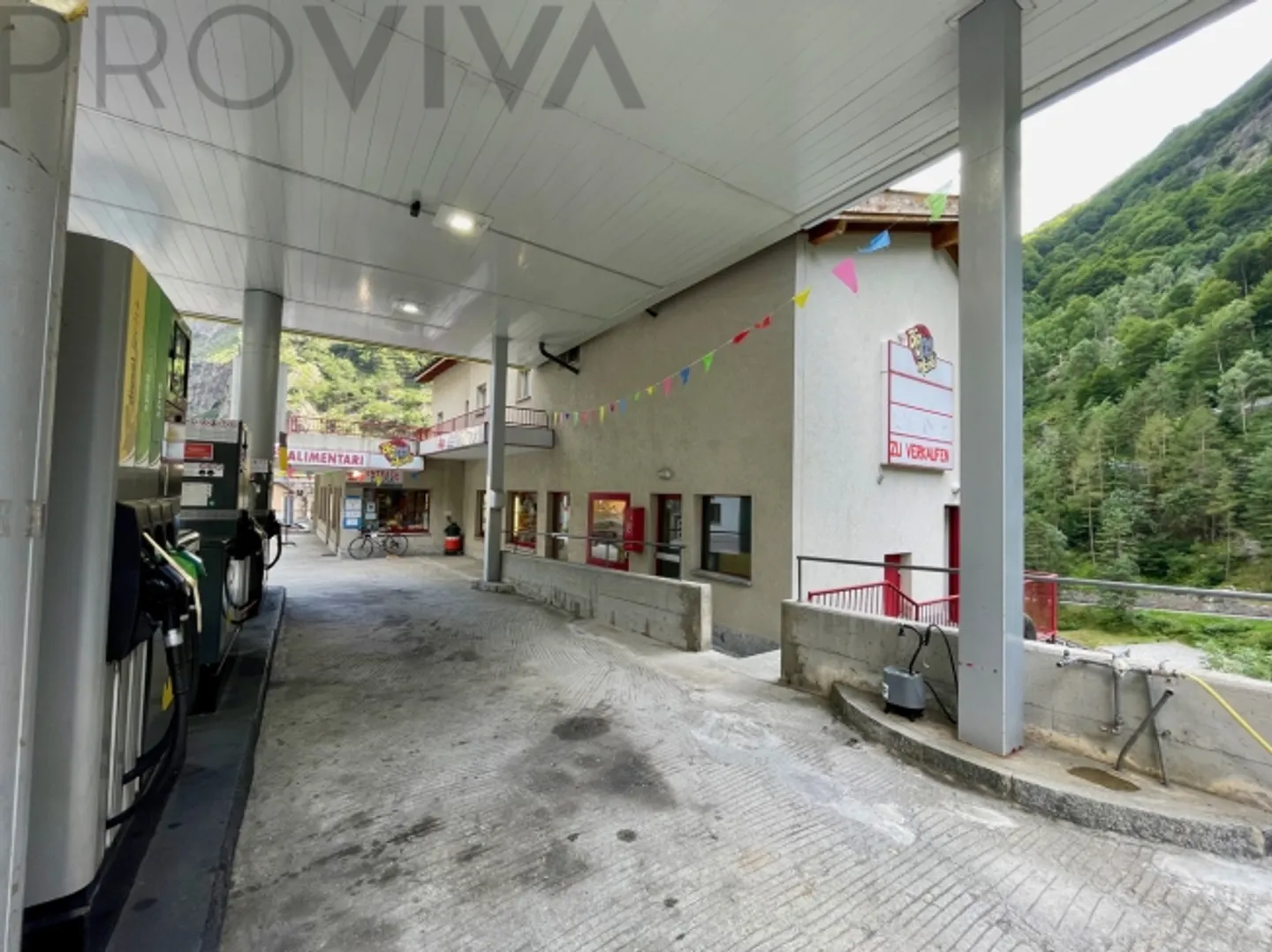 Edificio commerciale e residenziale con grande potenziale al confine - Foto 3 di 7