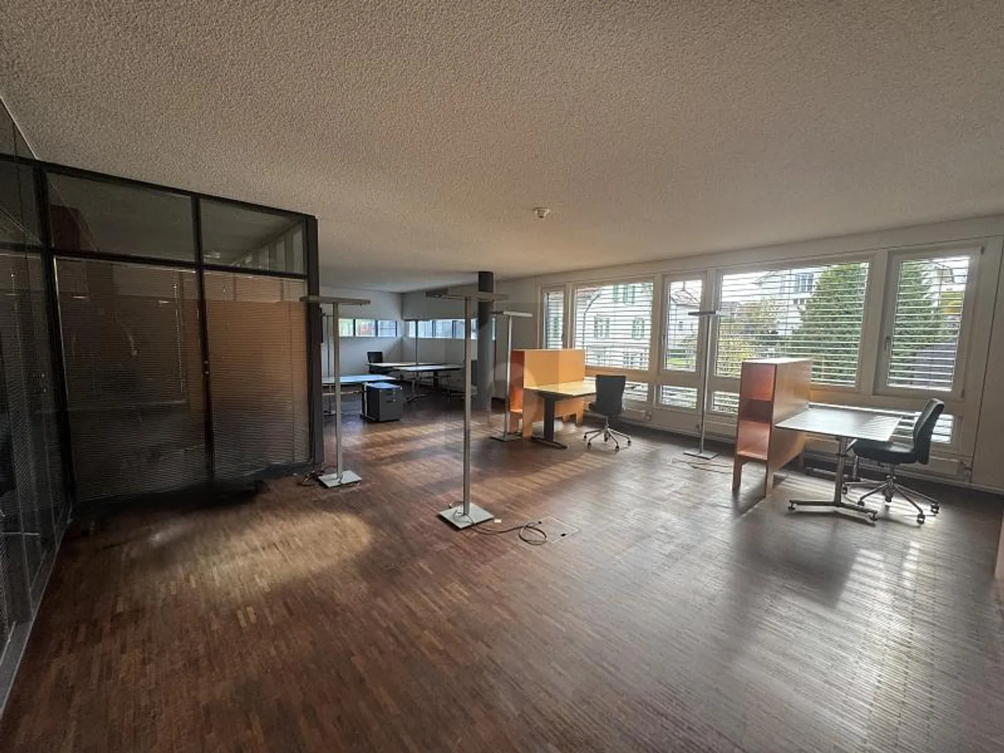 Office space for rent - Photo 1 of 6