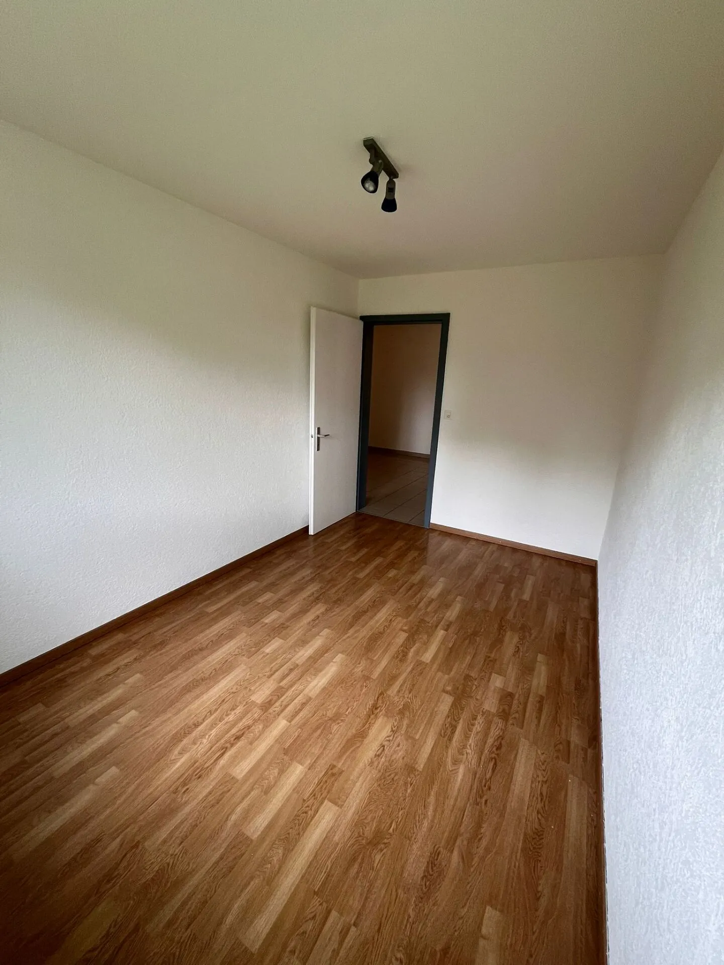 Spacious 4.5 room apartment for rent in a peaceful and green setting in Villaraboud - Photo 8 of 19
