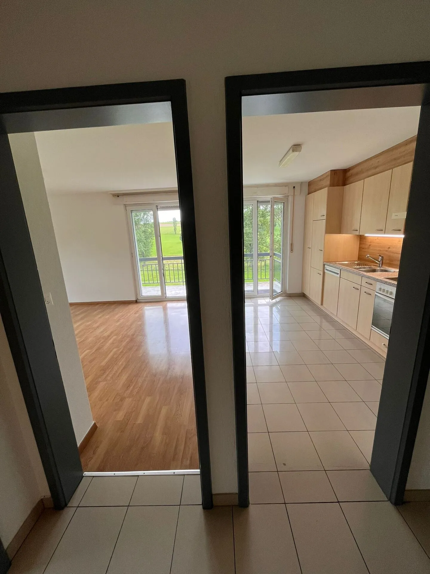 Spacious 4.5 room apartment for rent in a peaceful and green setting in Villaraboud - Photo 10 of 19