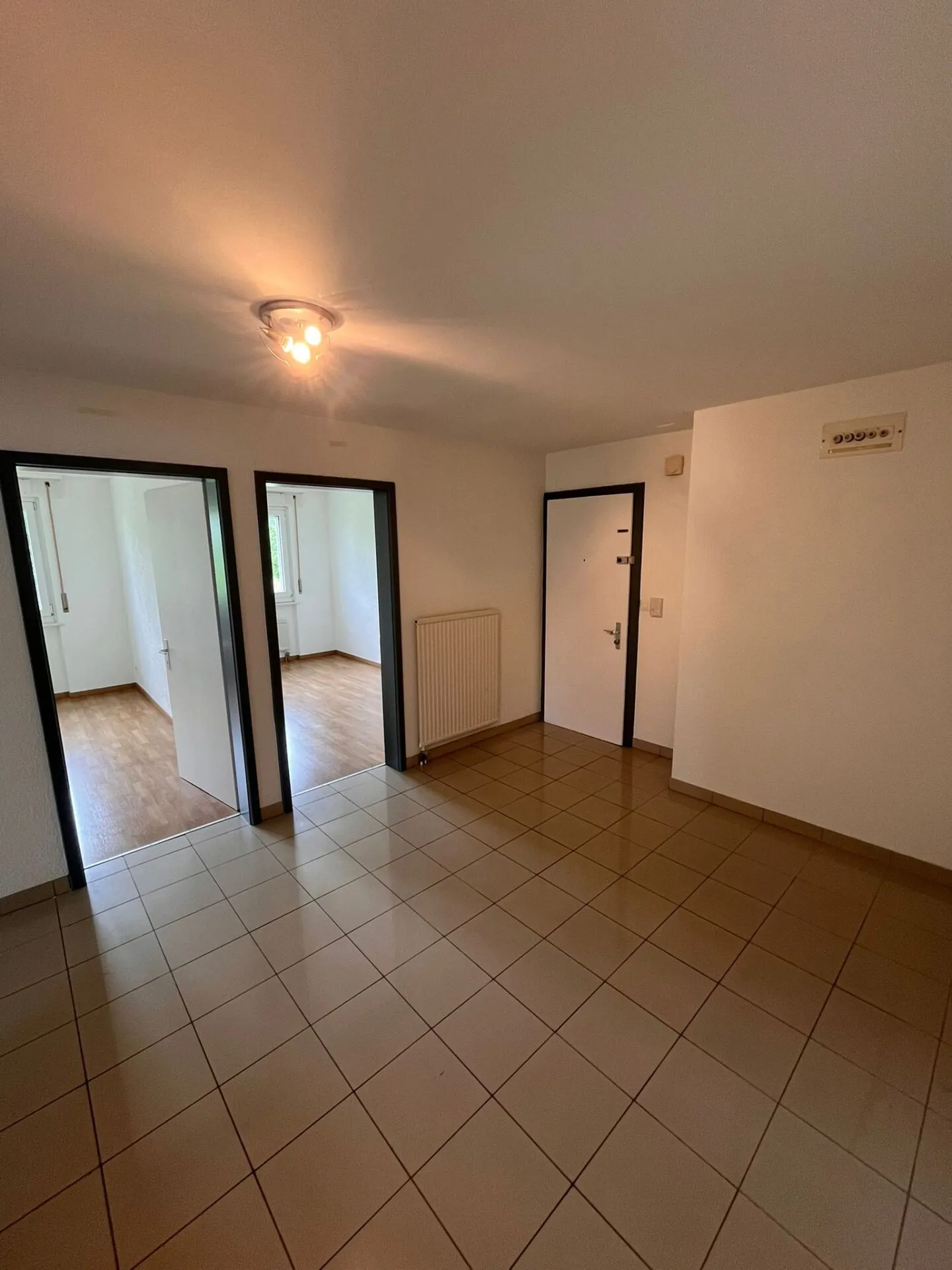 Spacious 4.5 room apartment for rent in a peaceful and green setting in Villaraboud - Photo 11 of 19