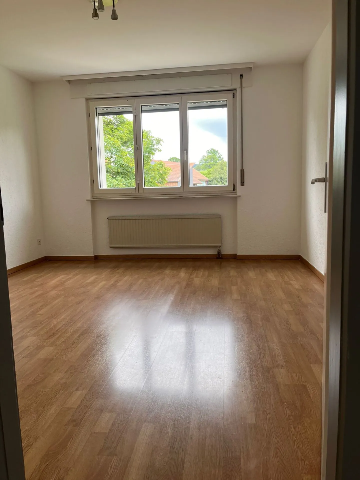 Spacious 4.5 room apartment for rent in a peaceful and green setting in Villaraboud - Photo 13 of 19
