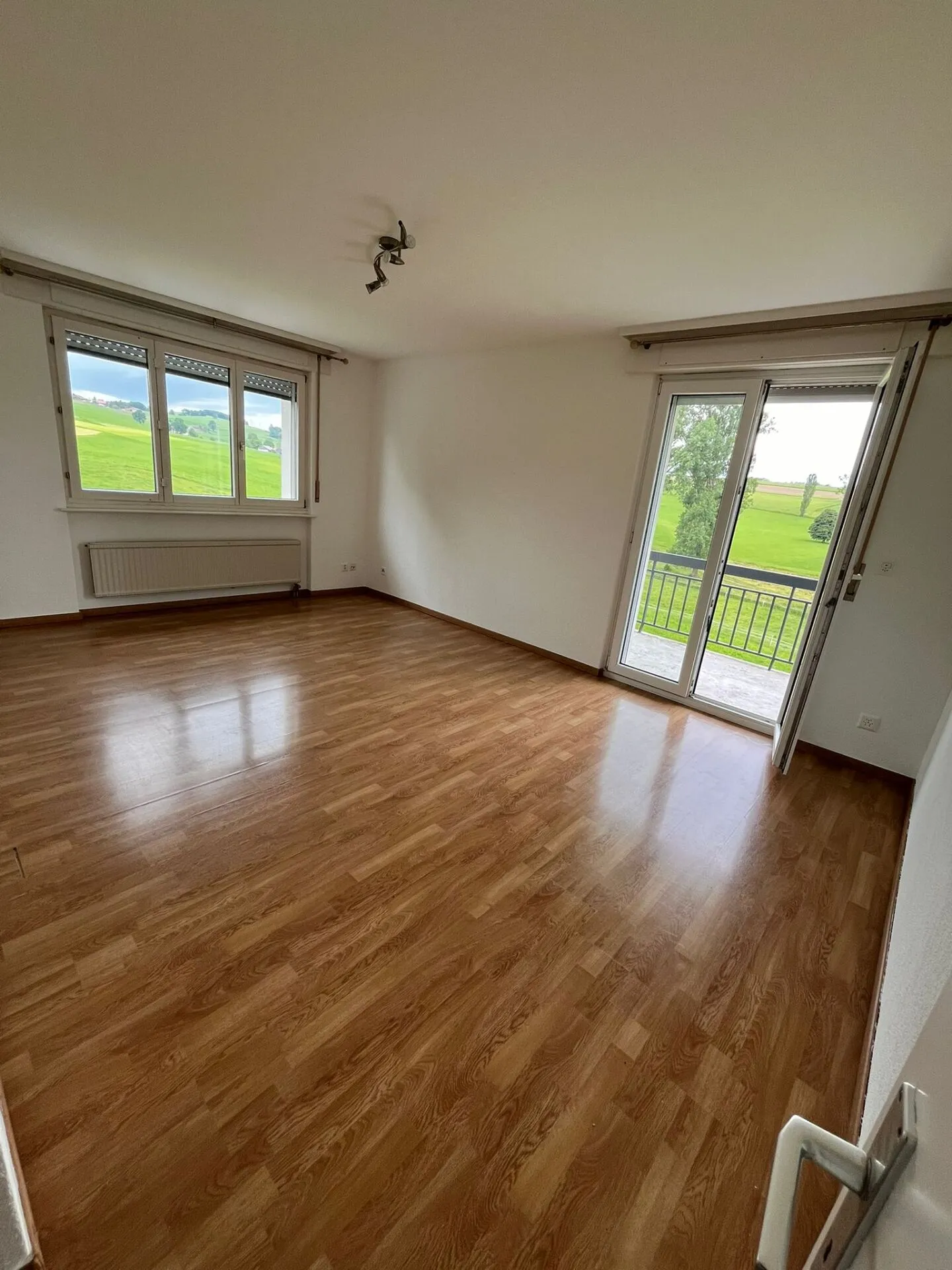 Spacious 4.5 room apartment for rent in a peaceful and green setting in Villaraboud - Photo 14 of 19