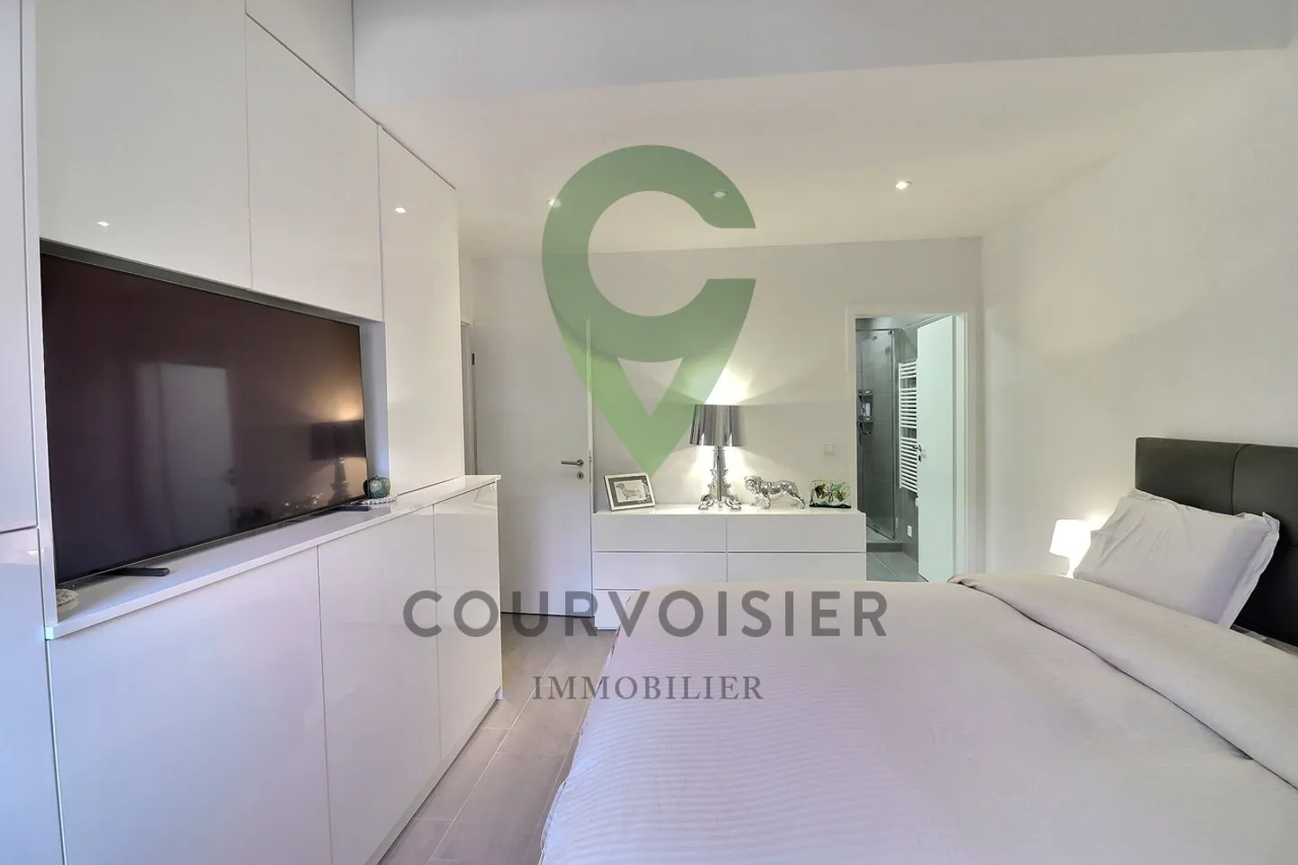 Prestigeträchtige 4,5-Zimmer-Wohnung mit exklusivem Panorama auf den See und die Berge - Foto 6 von 16