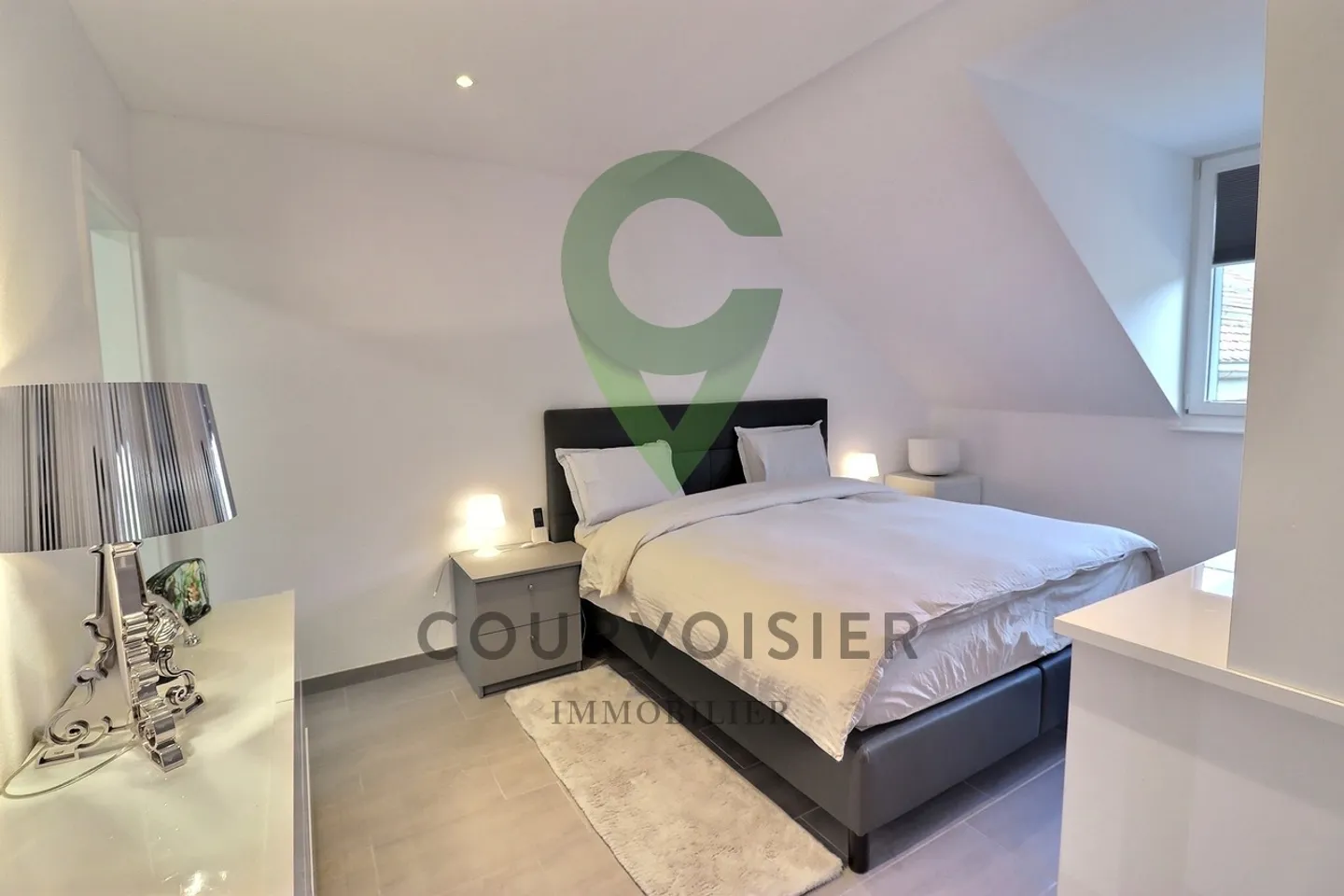 Prestigeträchtige 4,5-Zimmer-Wohnung mit exklusivem Panorama auf den See und die Berge - Foto 7 von 16