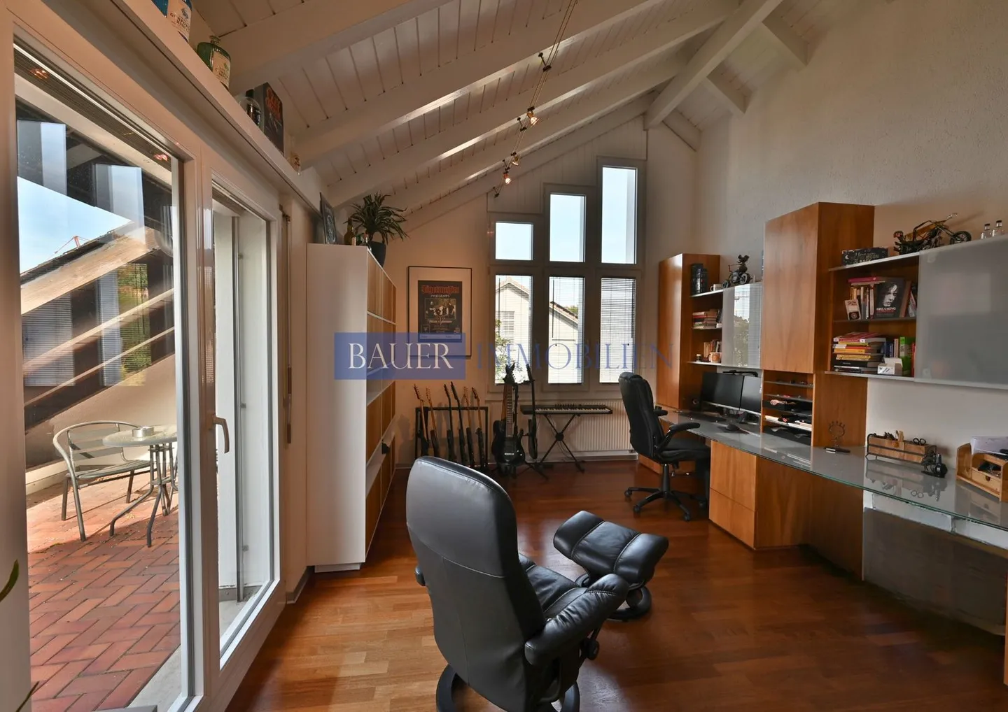 Maison individuelle élégante de 7,5 pièces avec piscine, vue panoramique et oasis de bien-être élégante - Photo 6 sur 8