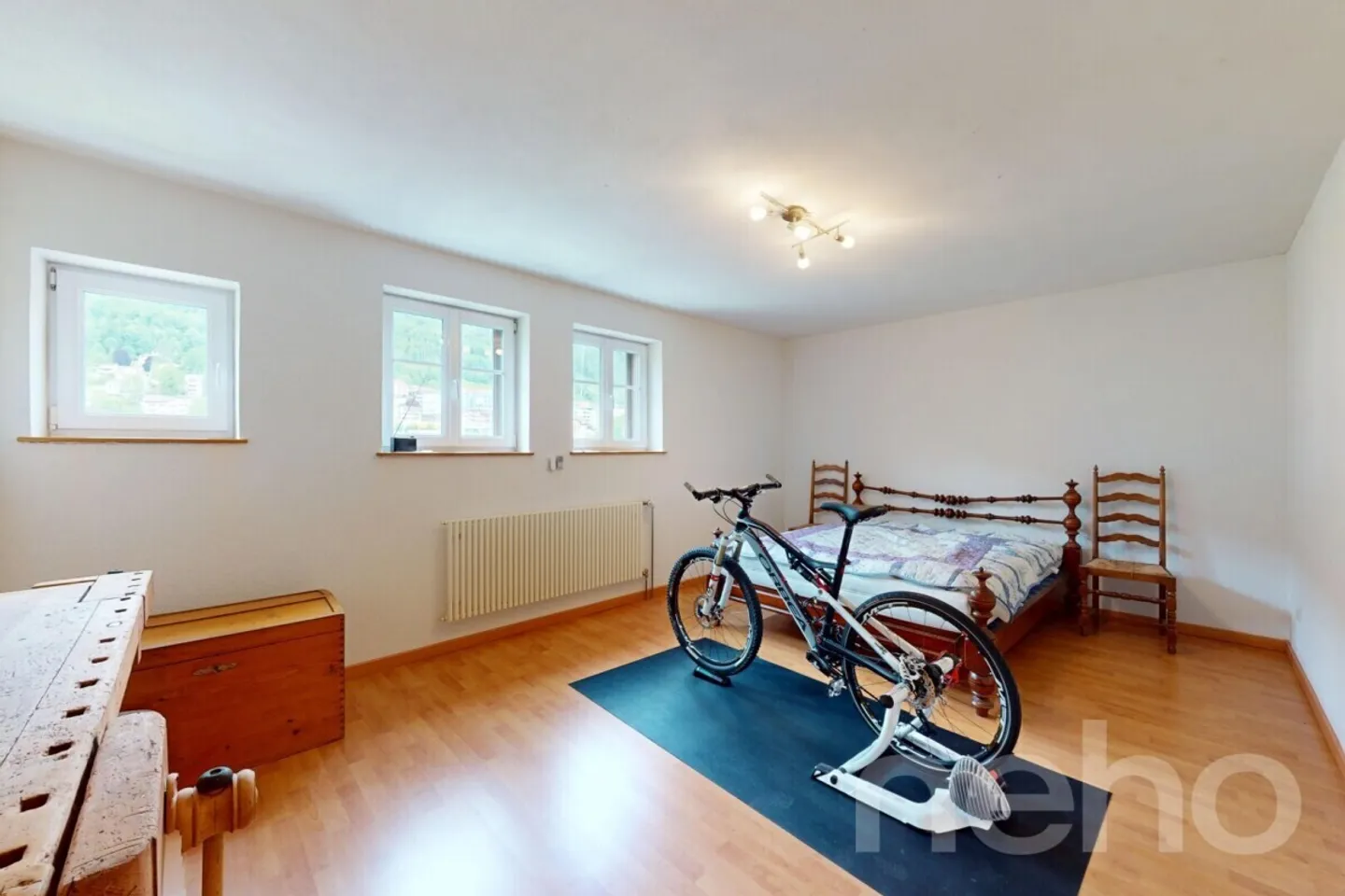 Large renovated house with vast garden in St-Imier - Photo 7 of 12