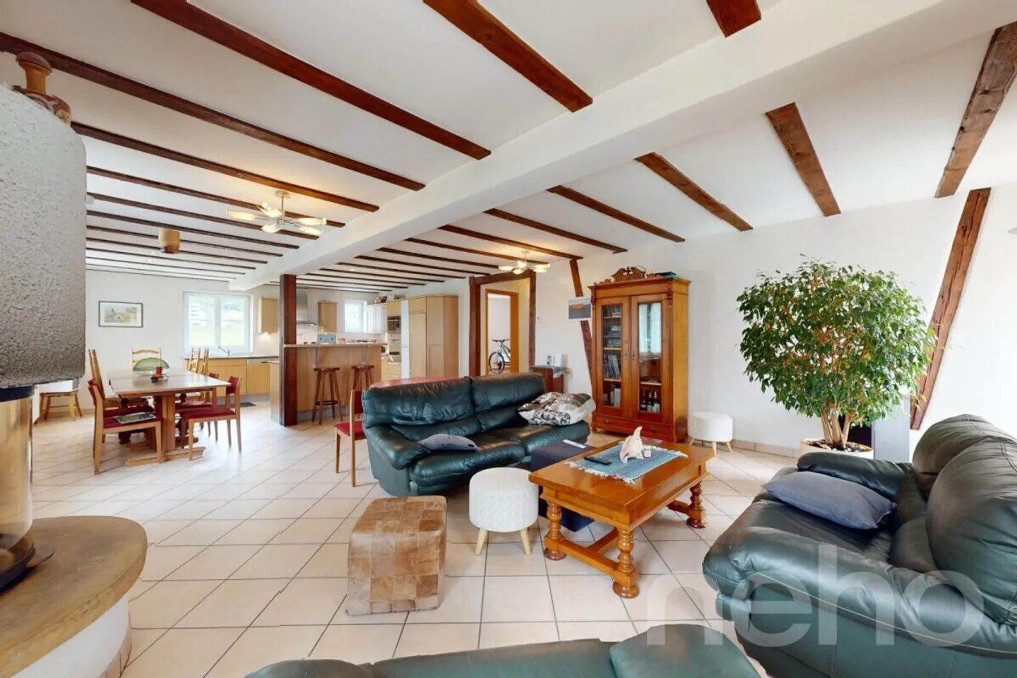 Large renovated house with vast garden in St-Imier - Photo 4 of 12