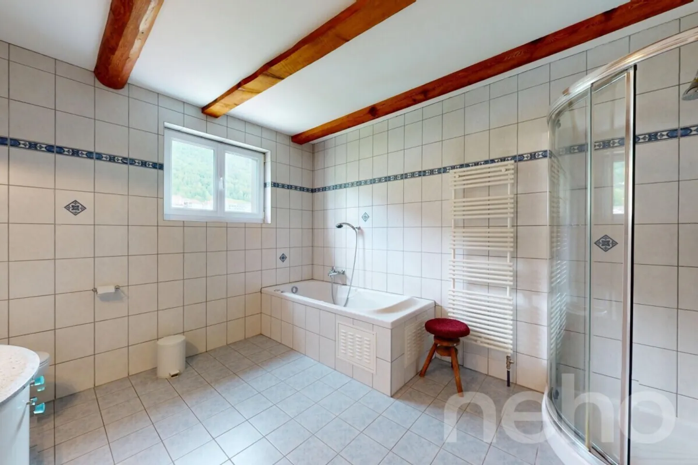 Large renovated house with vast garden in St-Imier - Photo 11 of 12