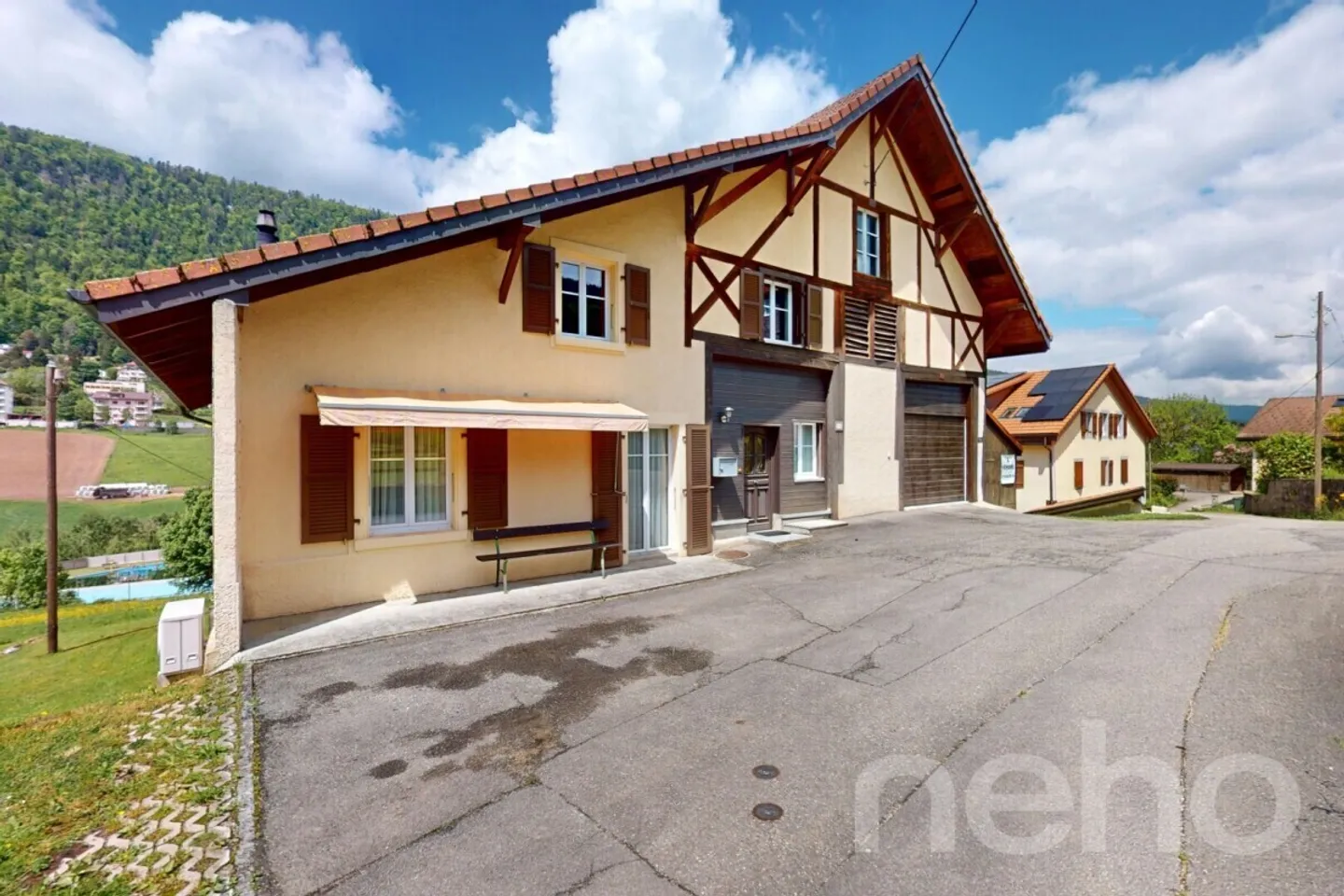 Large renovated house with vast garden in St-Imier - Photo 12 of 12