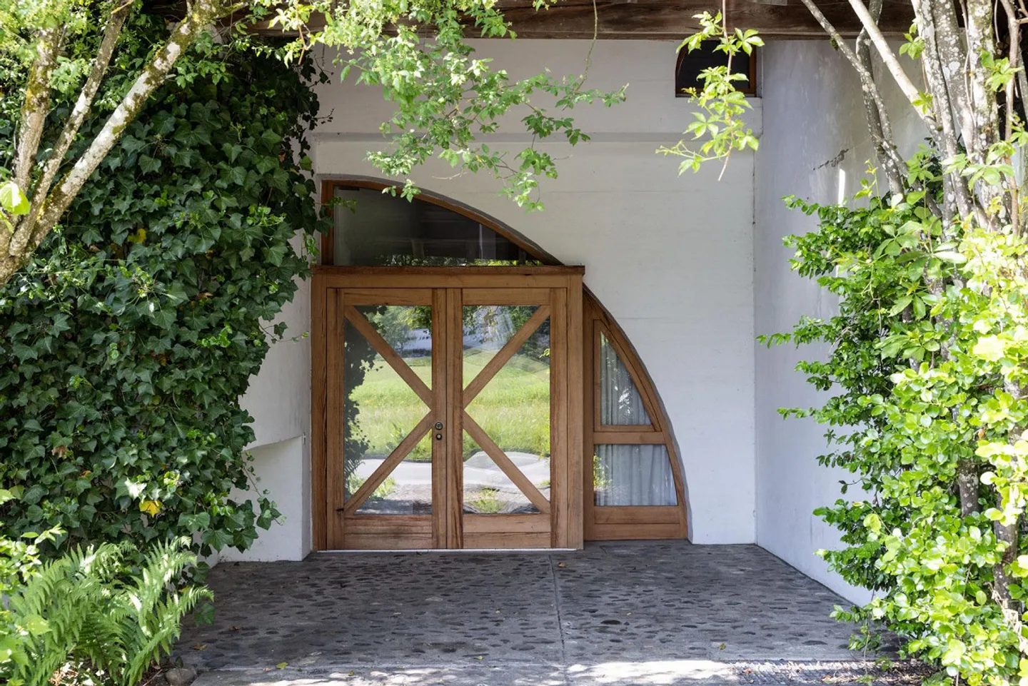 Idyllic 9-Room Corner House in the Green. - Photo 1 of 4