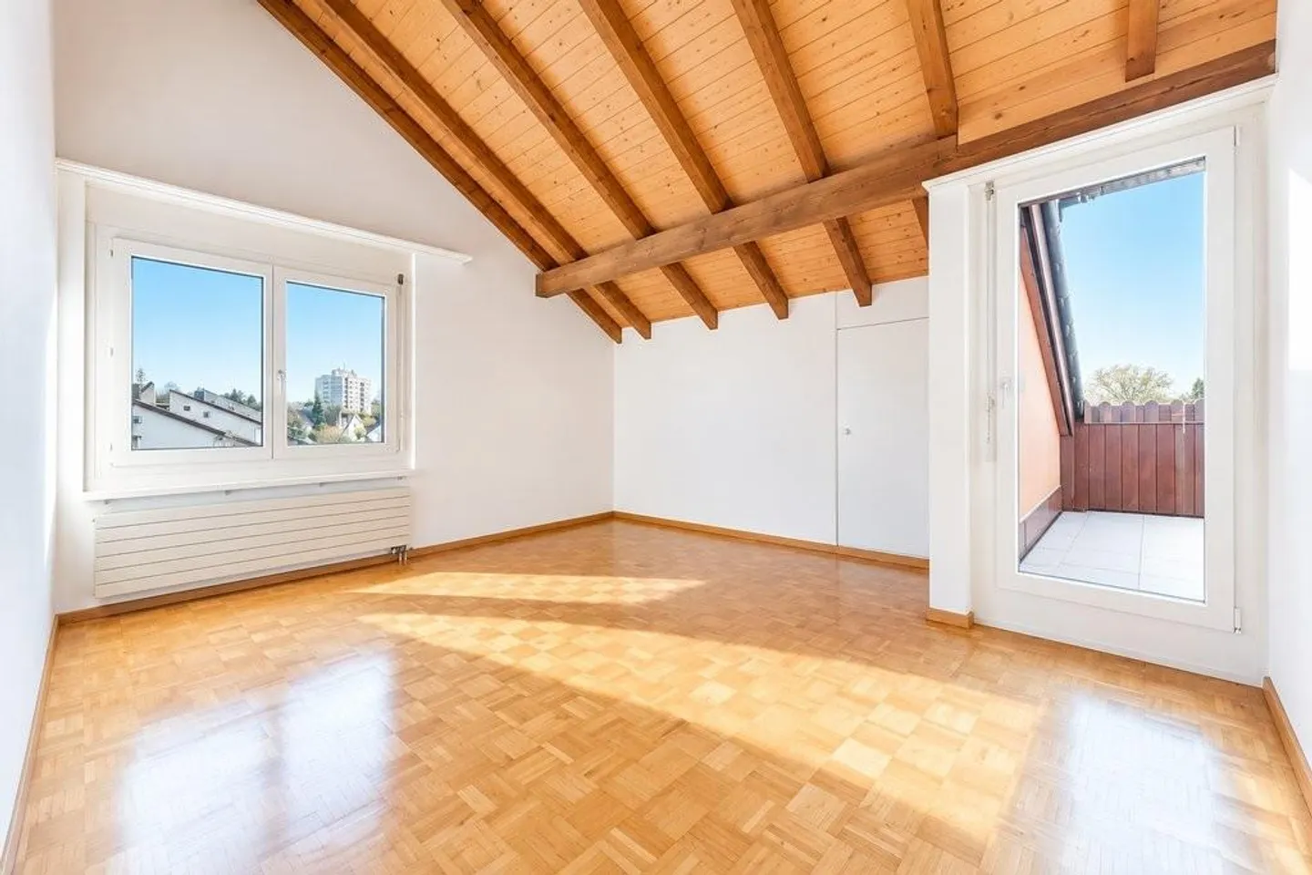 Cozy attic apartment with fireplace and balcony - Photo 6 of 10