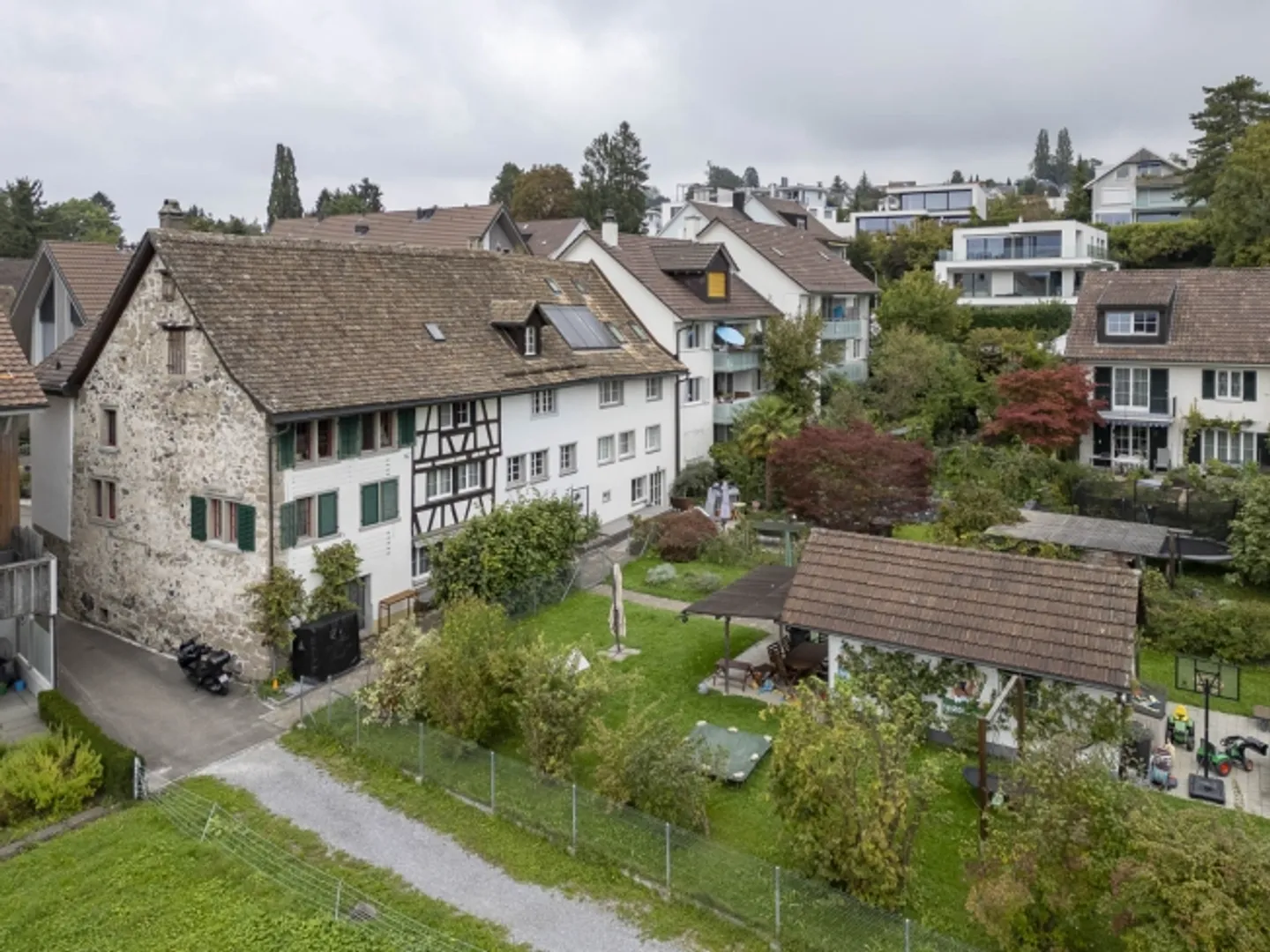 Charming terraced single-family house in a sun-drenched location with separate - Photo 1 of 1