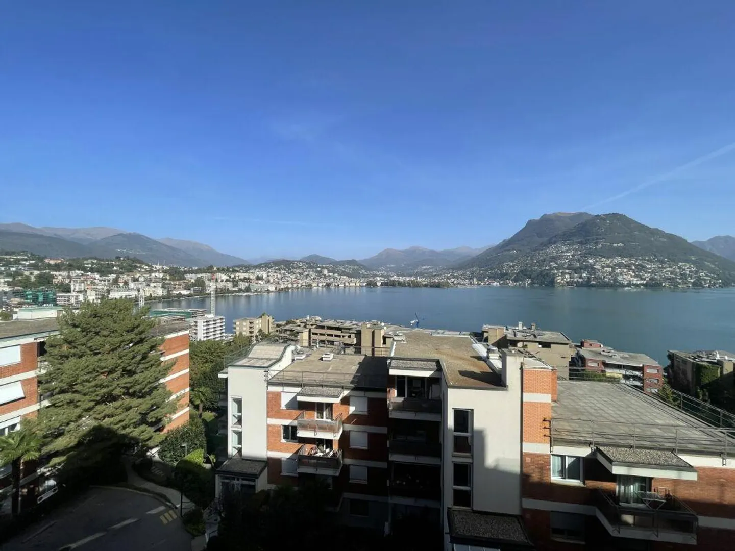 Appartamento spazioso con vista lago - Foto 3 di 8