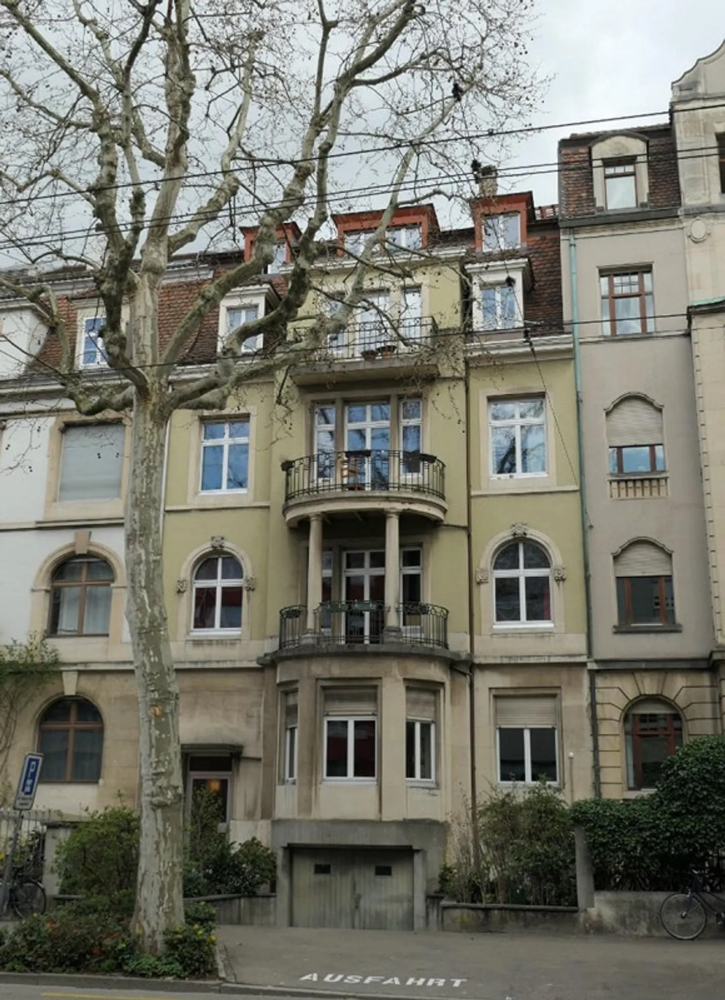Maison multifamiliale avec garage au sous-sol - Photo 1 sur 6