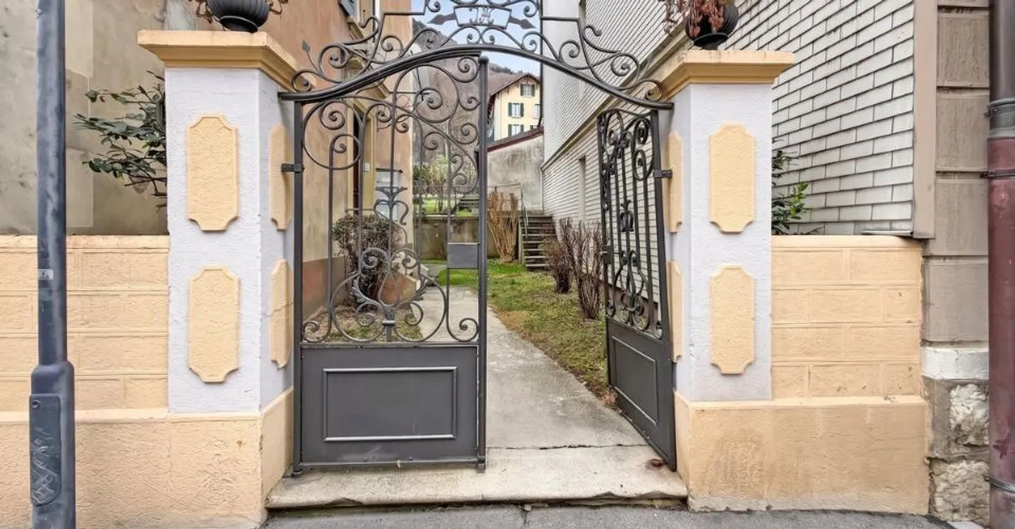 Edificio in vendita a Vallorbe - 3 appartamenti di 80 m² - Foto 1 di 12