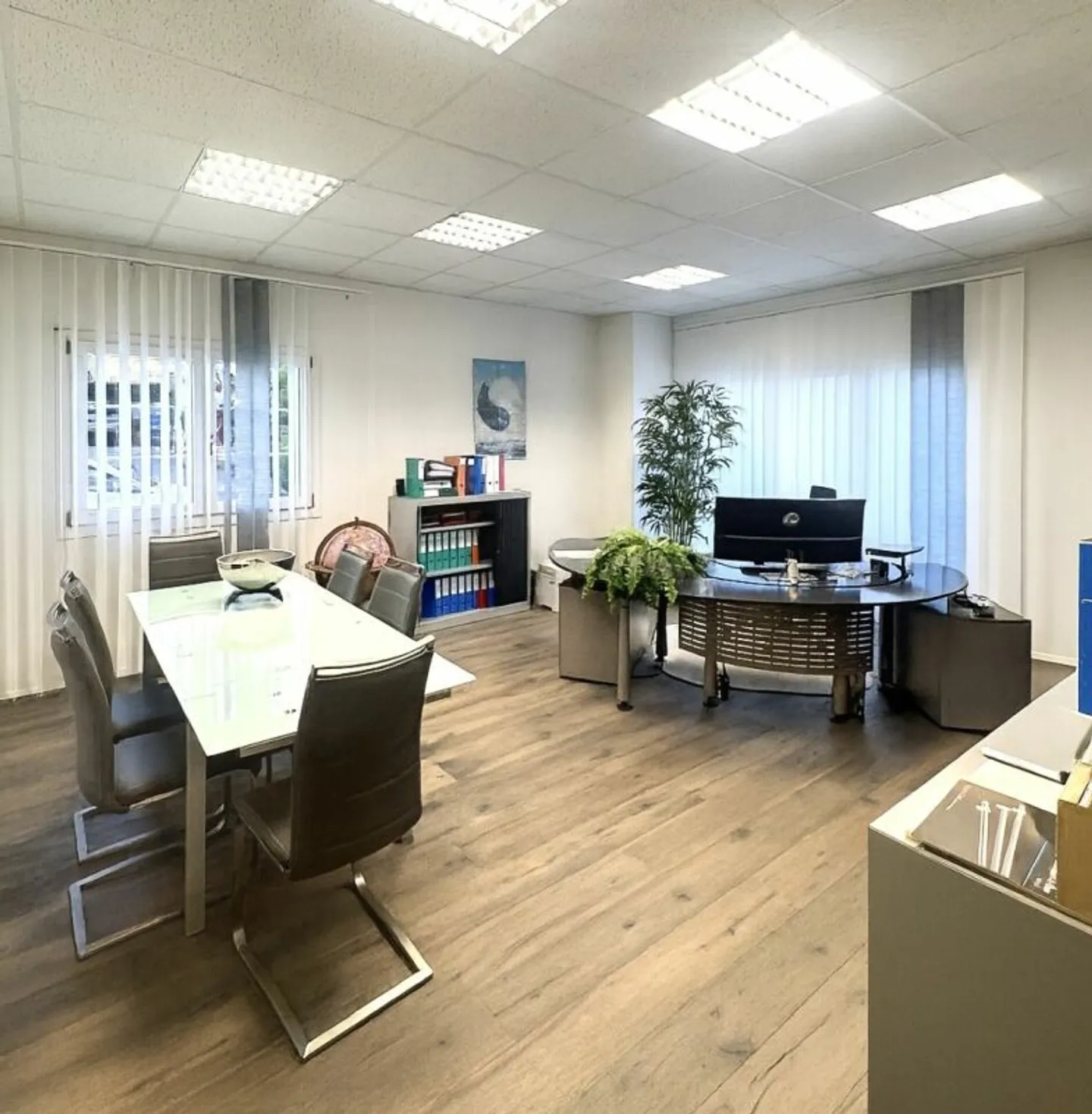 Espace commercial moderne et polyvalent dans un emplacement de choix au cœur de Brüttisellen - Photo 8 sur 11