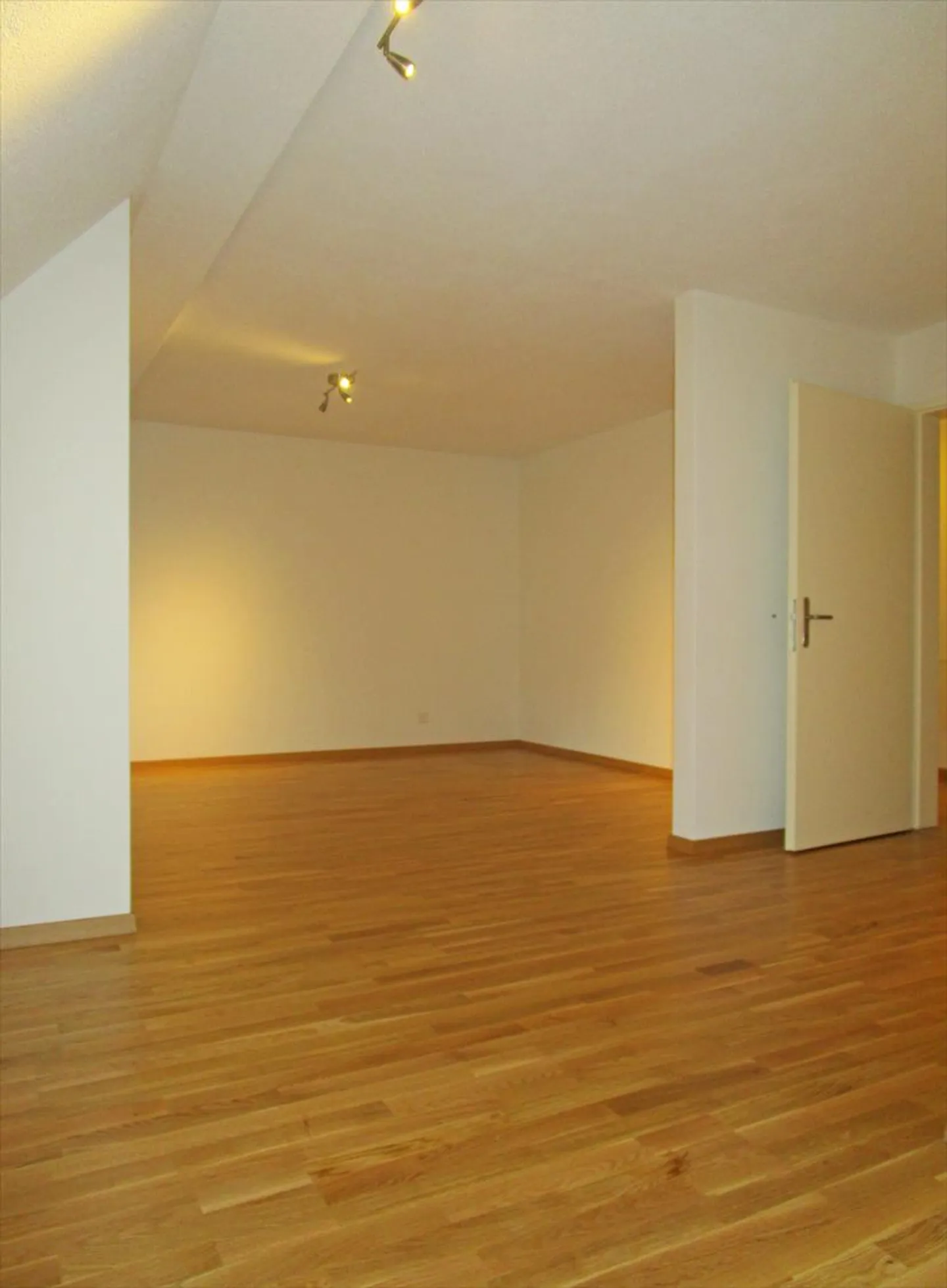 Attique à louer - Photo 3 sur 6