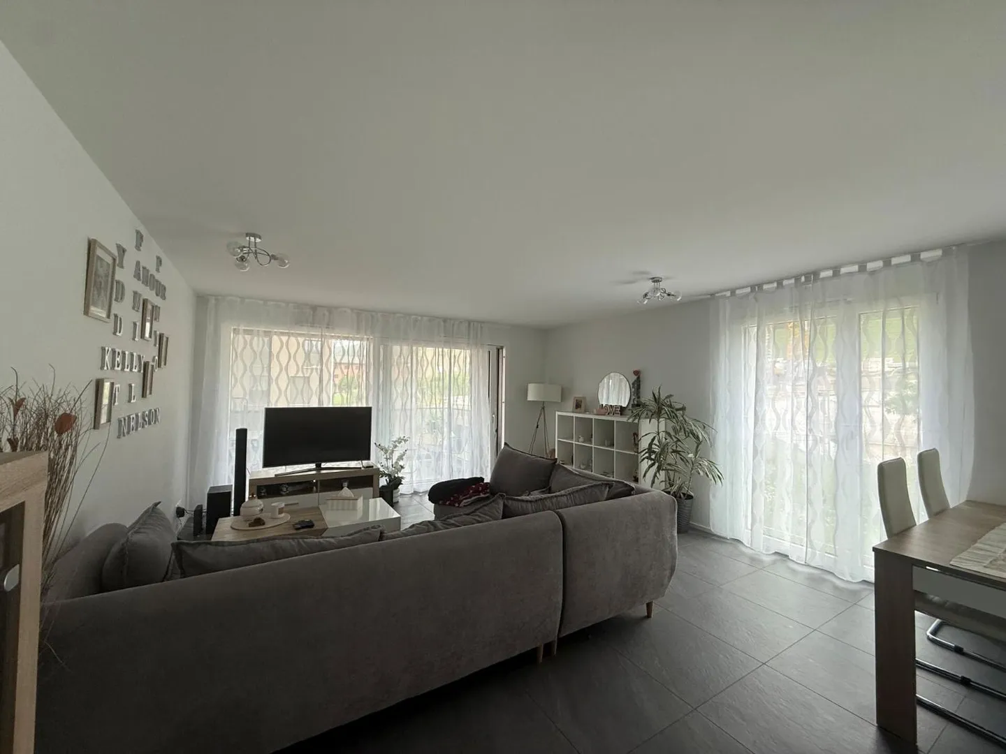 Appartement avec cuisine ouverte et balcon - Photo 1 sur 8