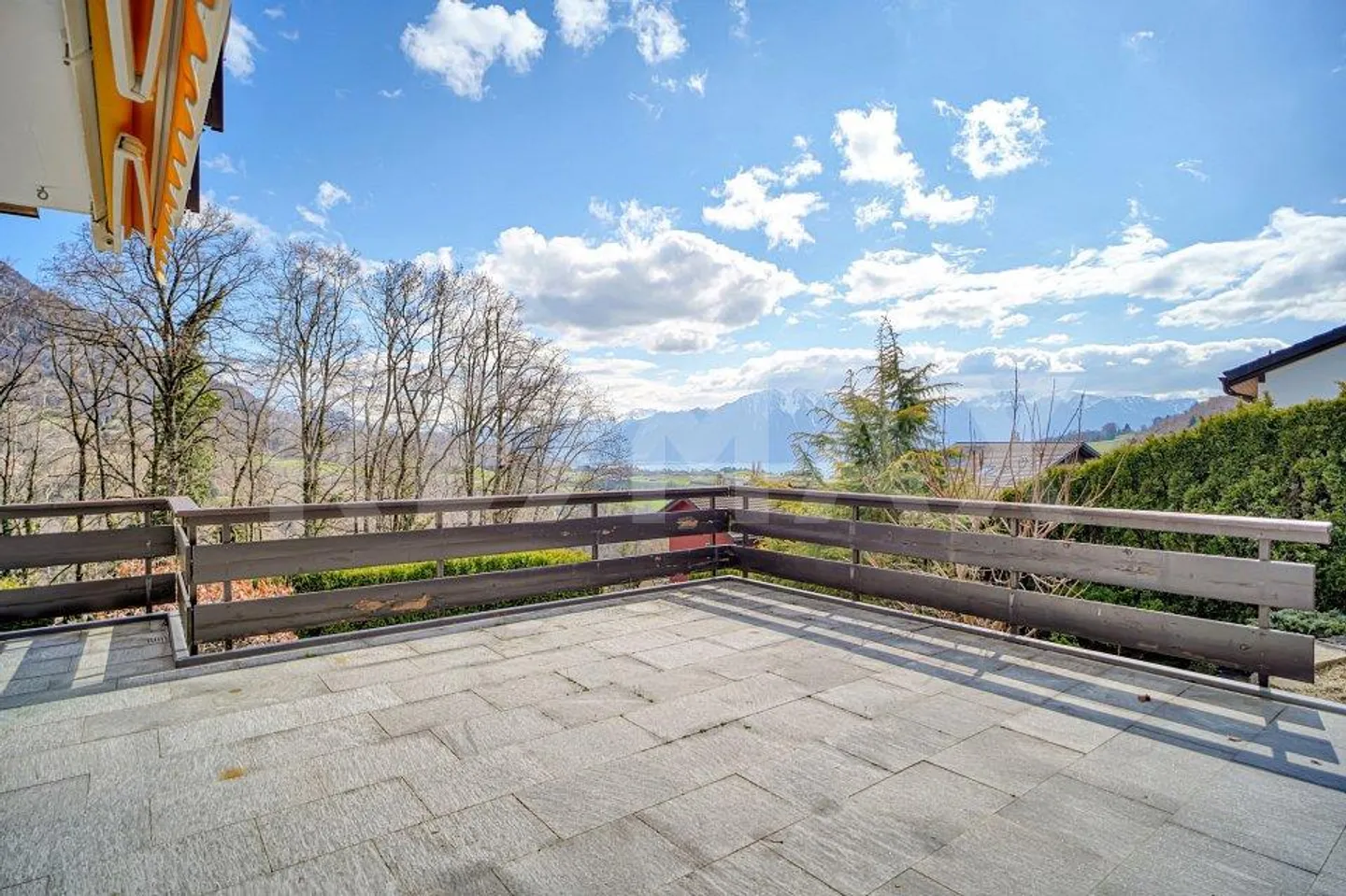 Geräumige Freistehende Villa mit Seeblick - Foto 4 von 9