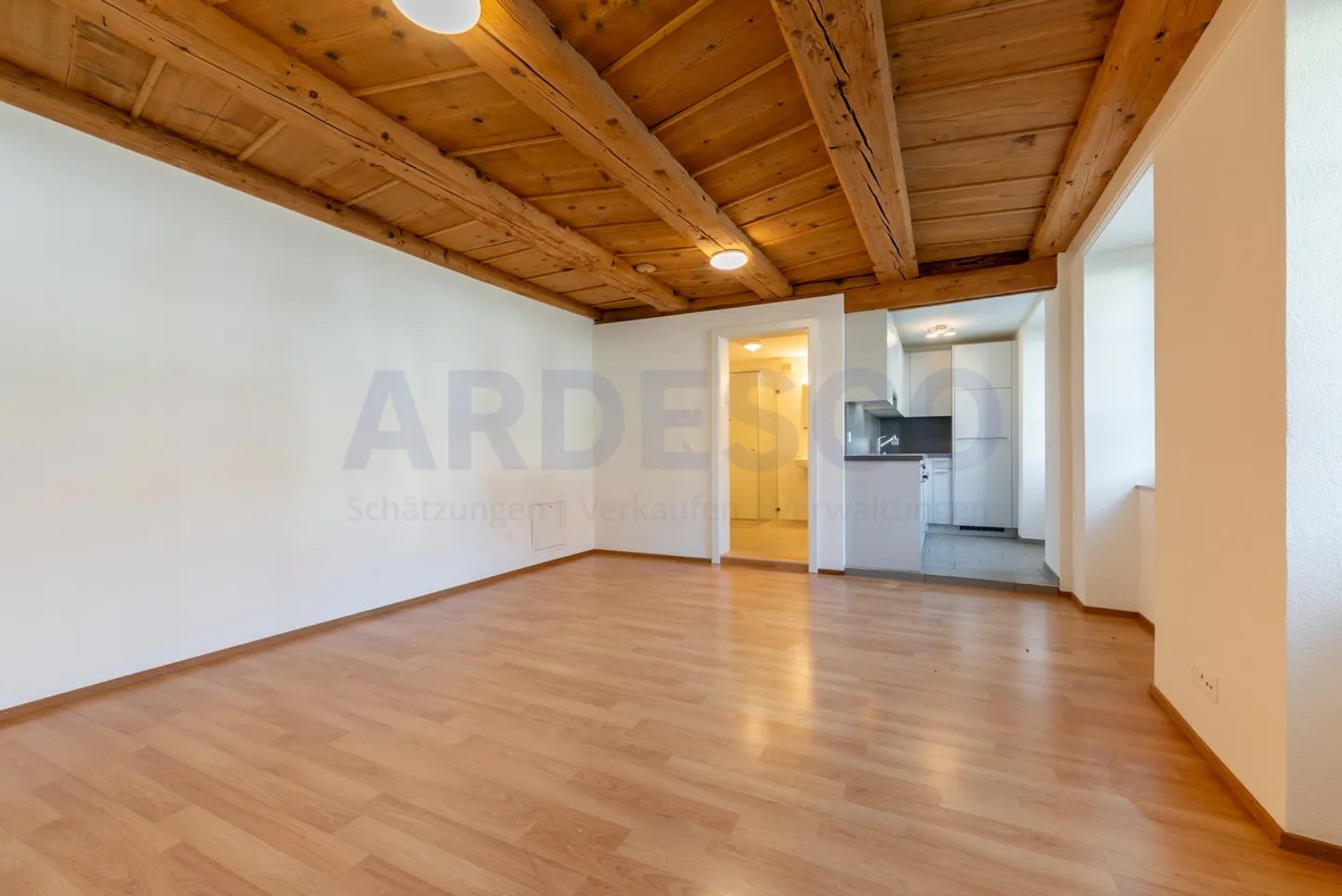 Ristrutturato con stile. Uso versatile. - Foto 10 di 13