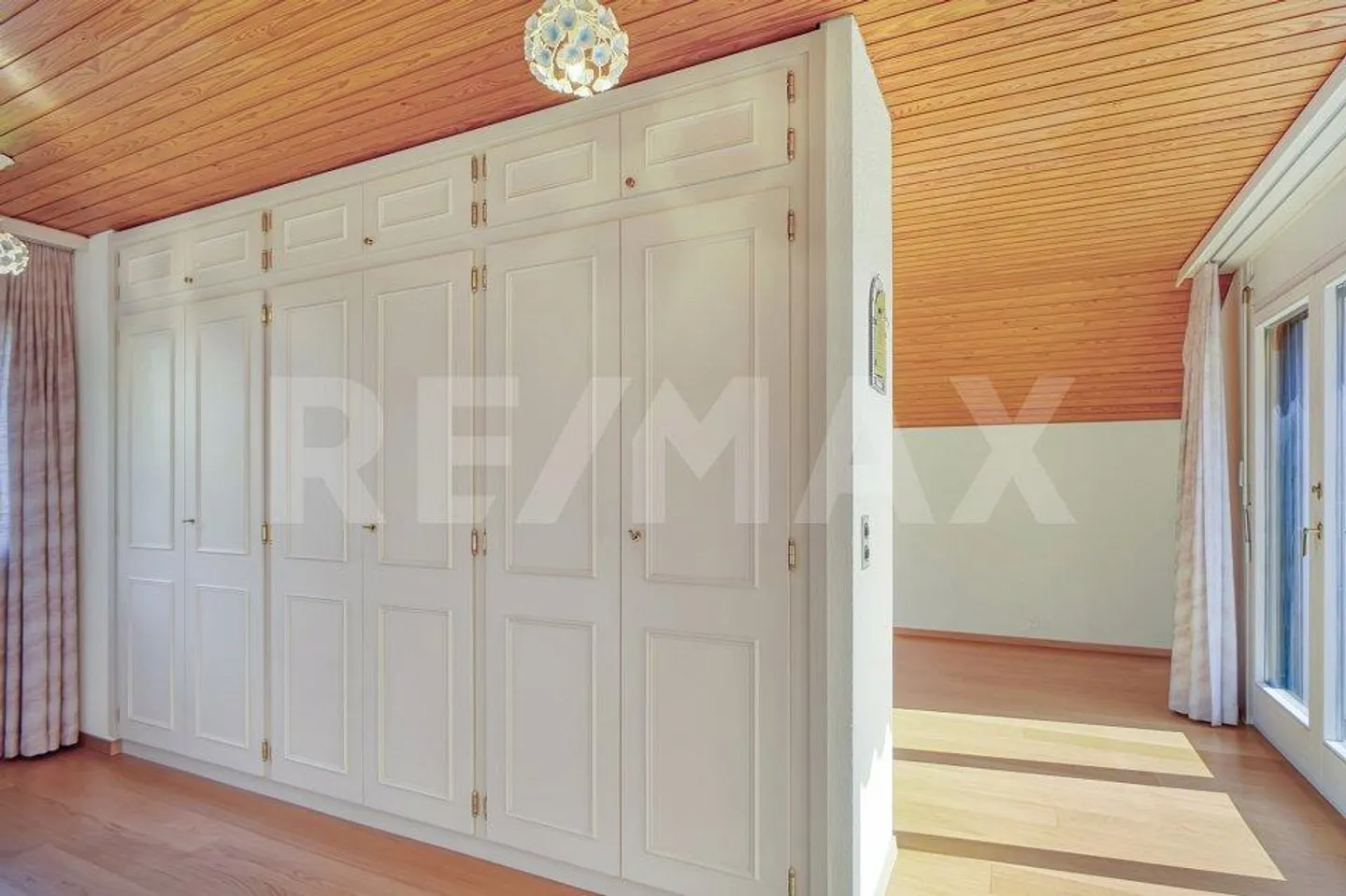 Geräumige Freistehende Villa mit Seeblick - Foto 7 von 9