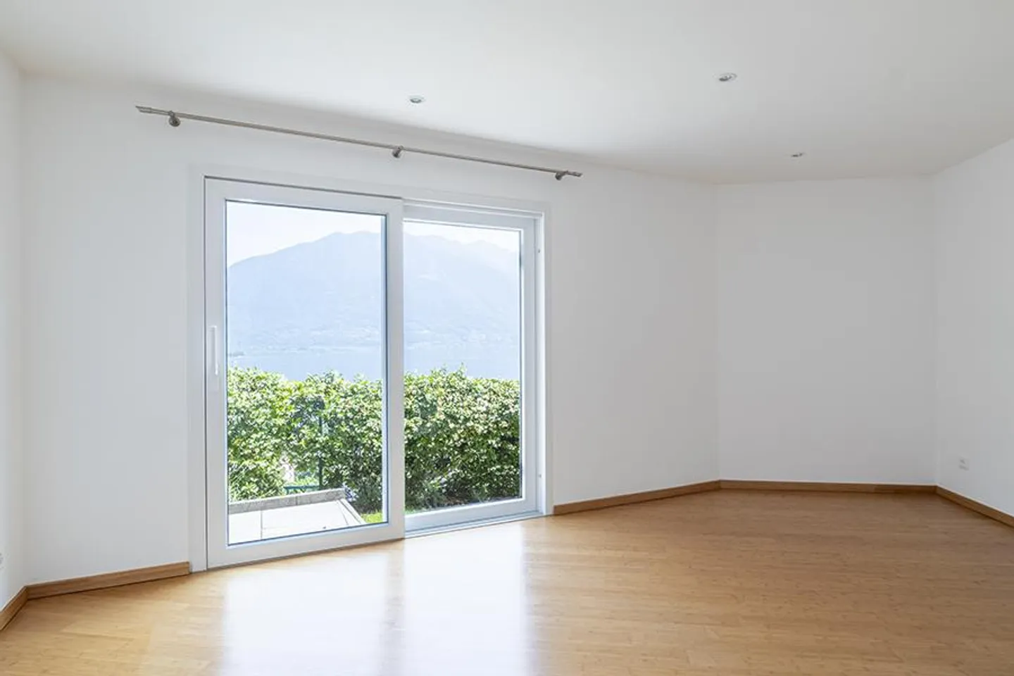 MERAVIGLIOSA CASA CON VISTA LAGO A MINUSIO - Foto 16 di 18