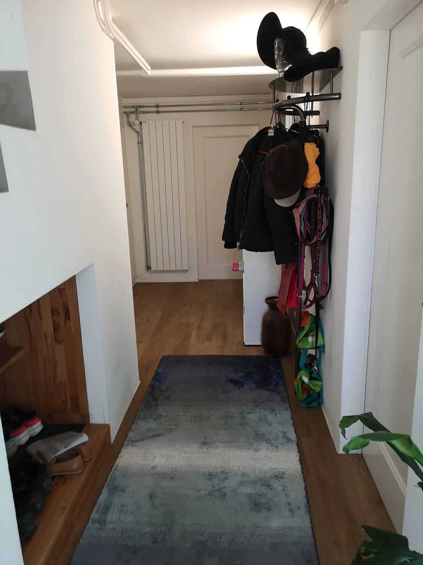 Renoviertes Haus mit großem Grundstück, Veranda, 2 Terrassen, 2 Garagen - Foto 19 von 42