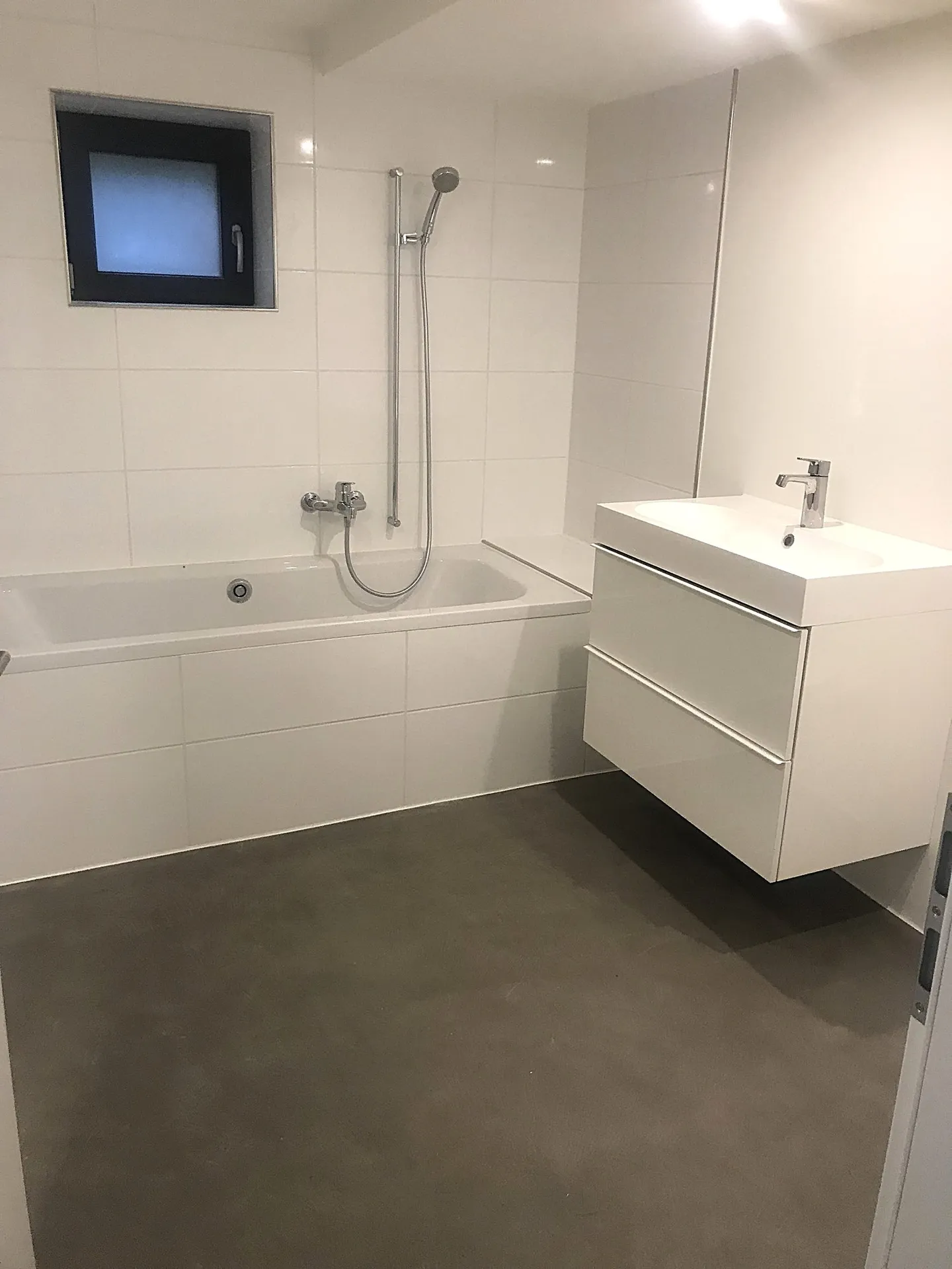 Renoviertes Haus mit großem Grundstück, Veranda, 2 Terrassen, 2 Garagen - Foto 20 von 42