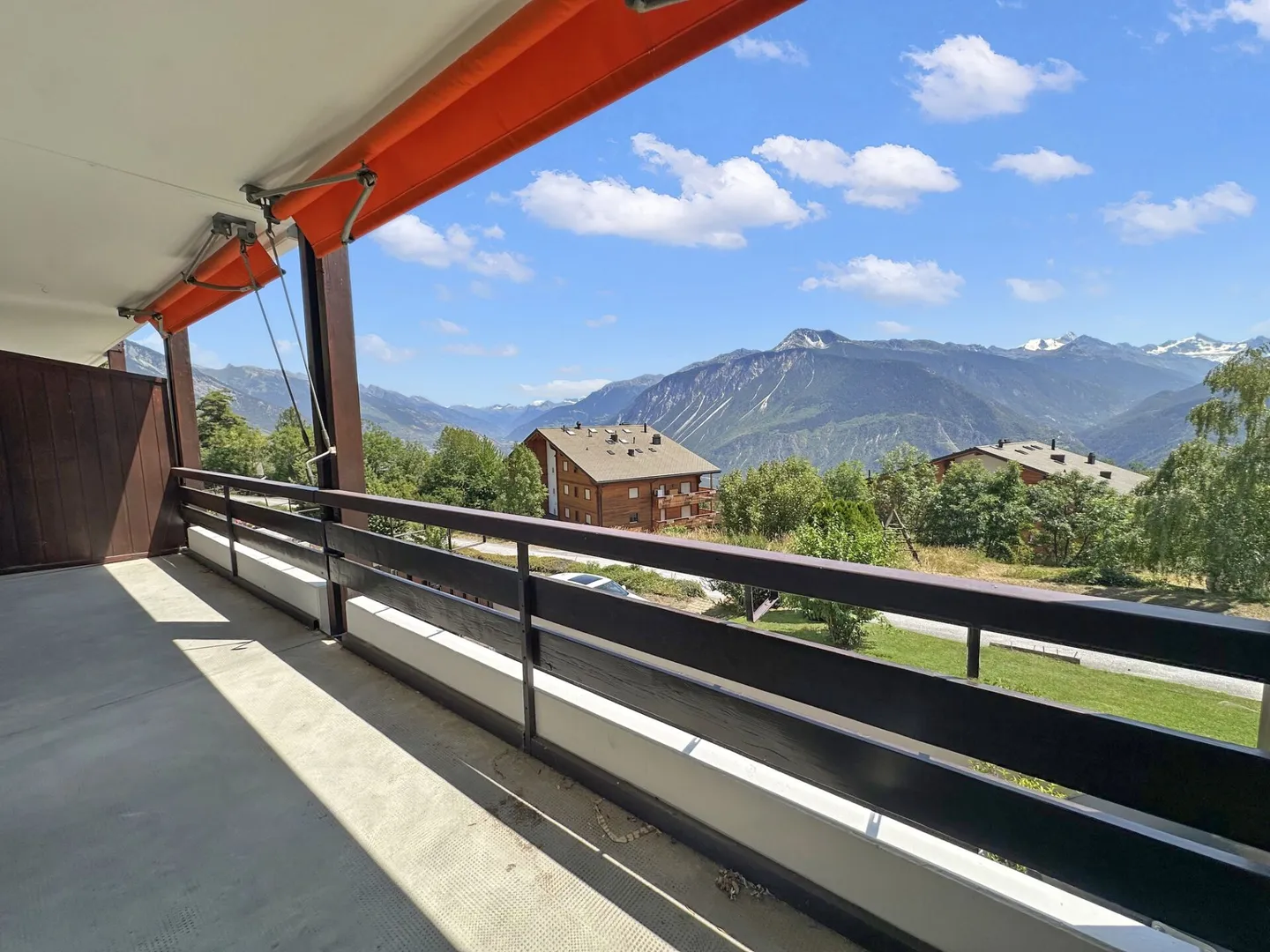 Crans-Montana (Randogne) - Spacious 4.5 rooms with panoramic view and underground parking - Photo 1 of 13