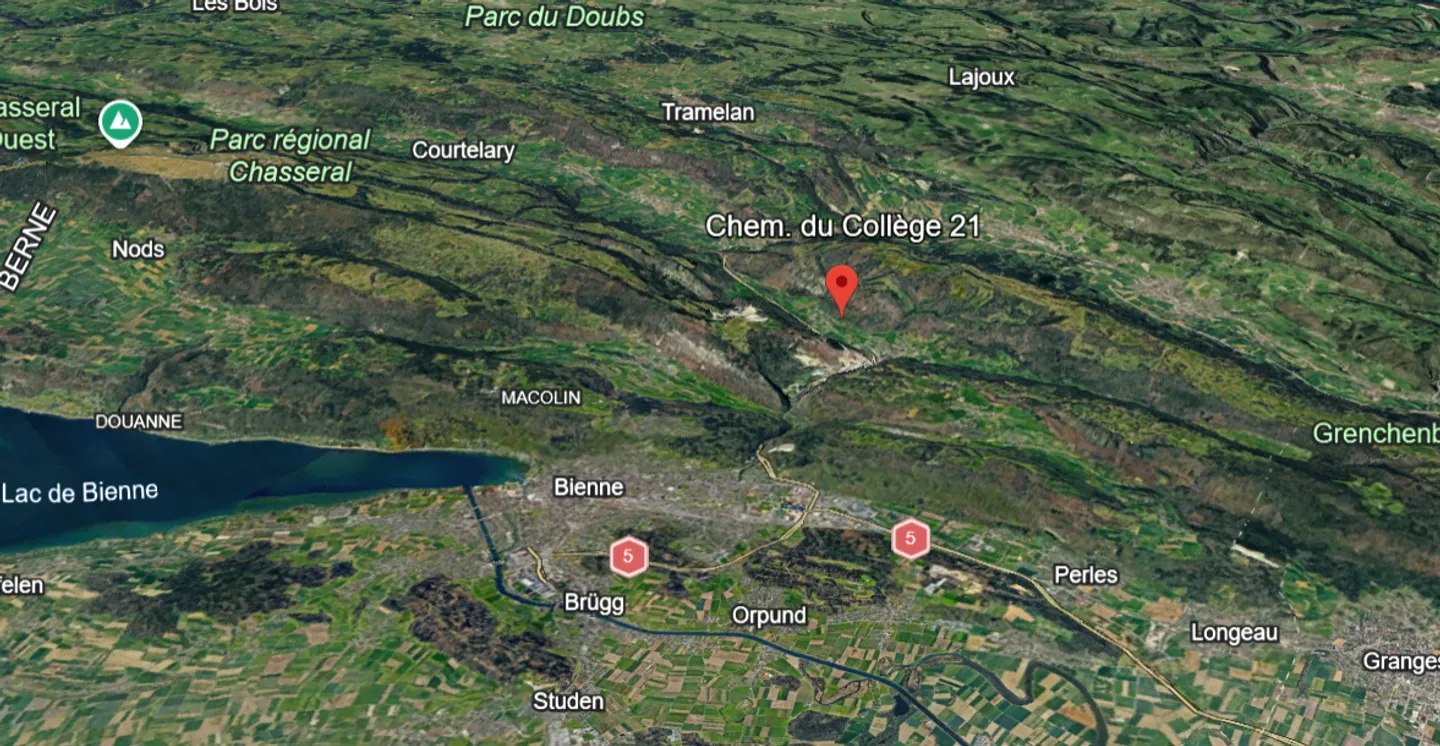 Renoviertes Haus mit großem Grundstück, Veranda, 2 Terrassen, 2 Garagen - Foto 17 von 42