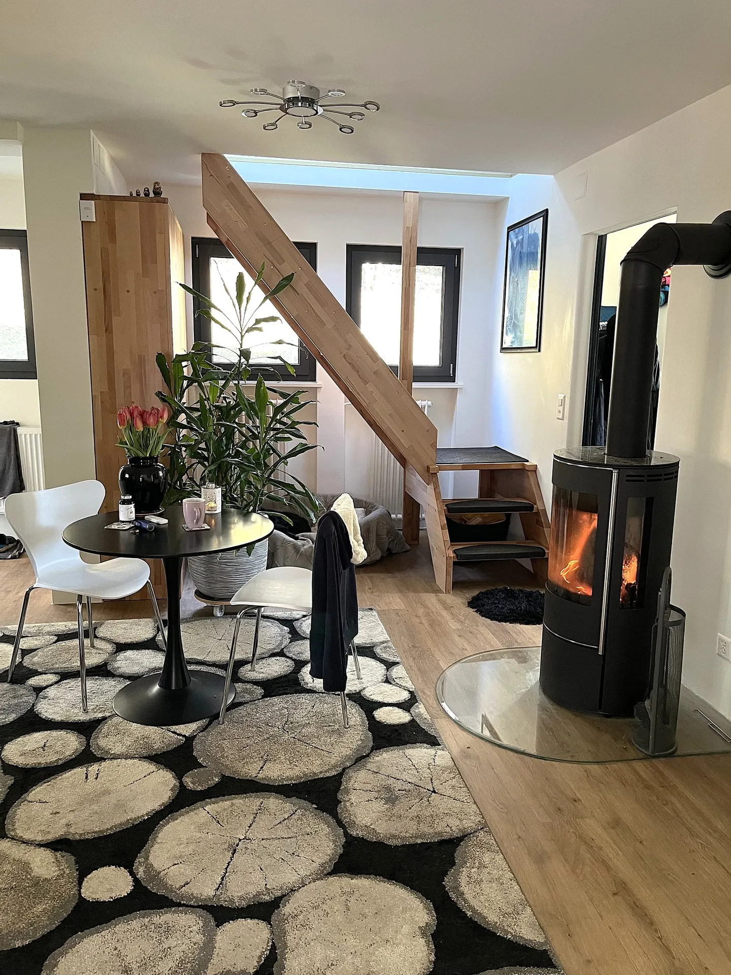 Renoviertes Haus mit großem Grundstück, Veranda, 2 Terrassen, 2 Garagen - Foto 31 von 42