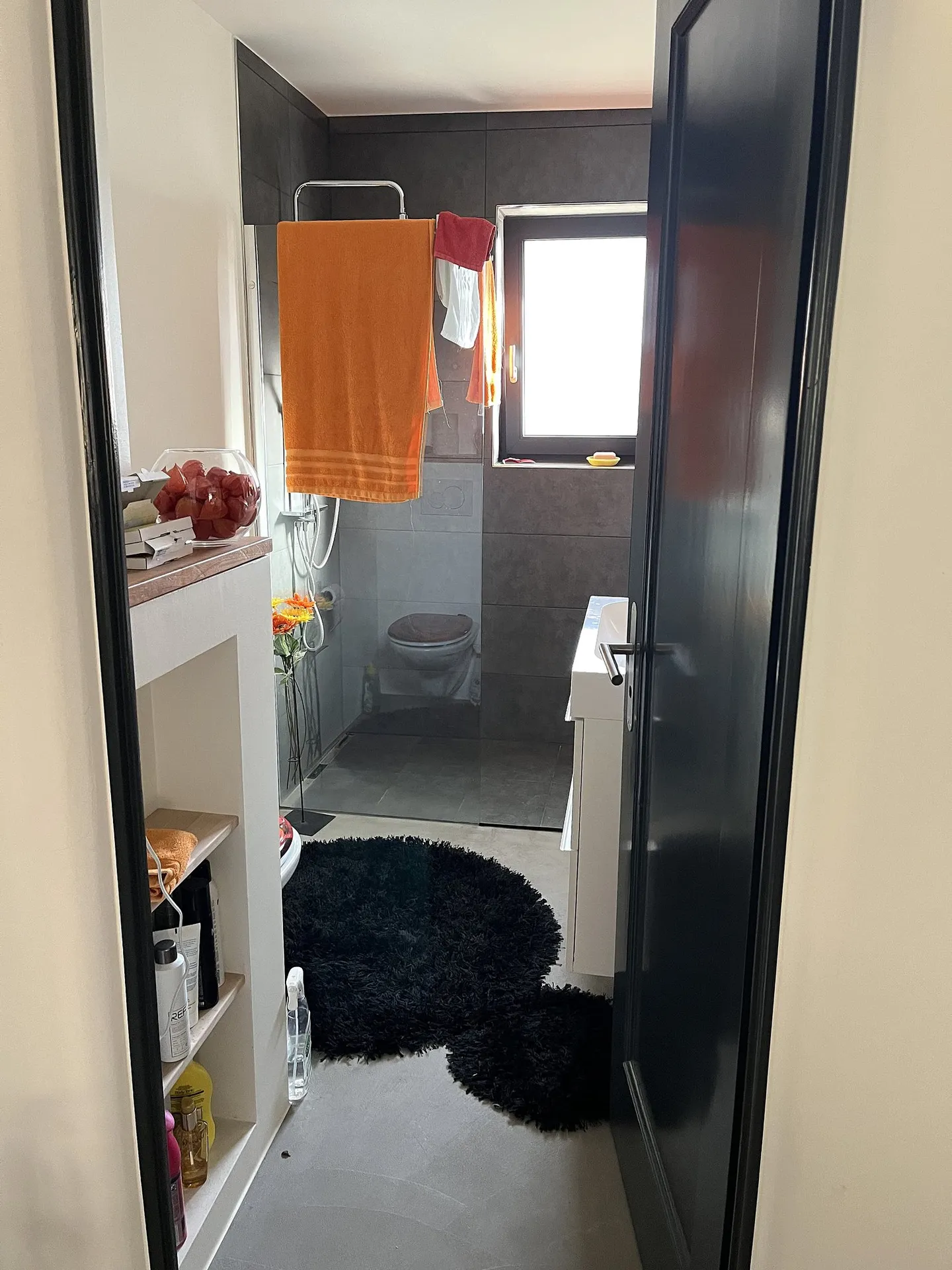 Renoviertes Haus mit großem Grundstück, Veranda, 2 Terrassen, 2 Garagen - Foto 36 von 42