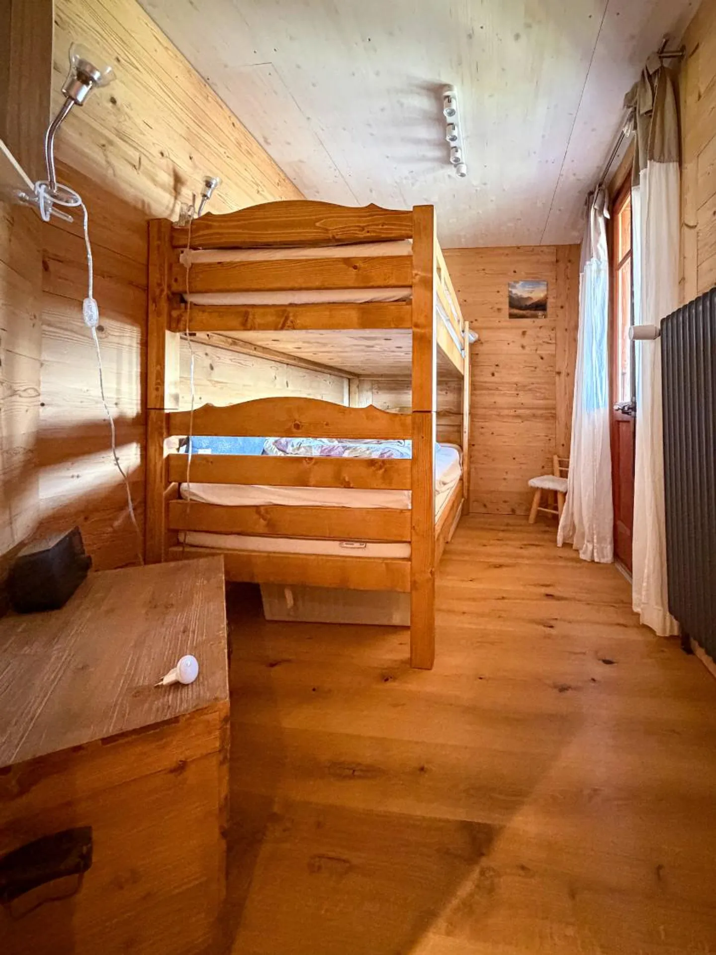 Chalet magnificamente ristrutturato su un bellissimo lotto pianeggiante a Ovronnaz/VS - Foto 10 di 20