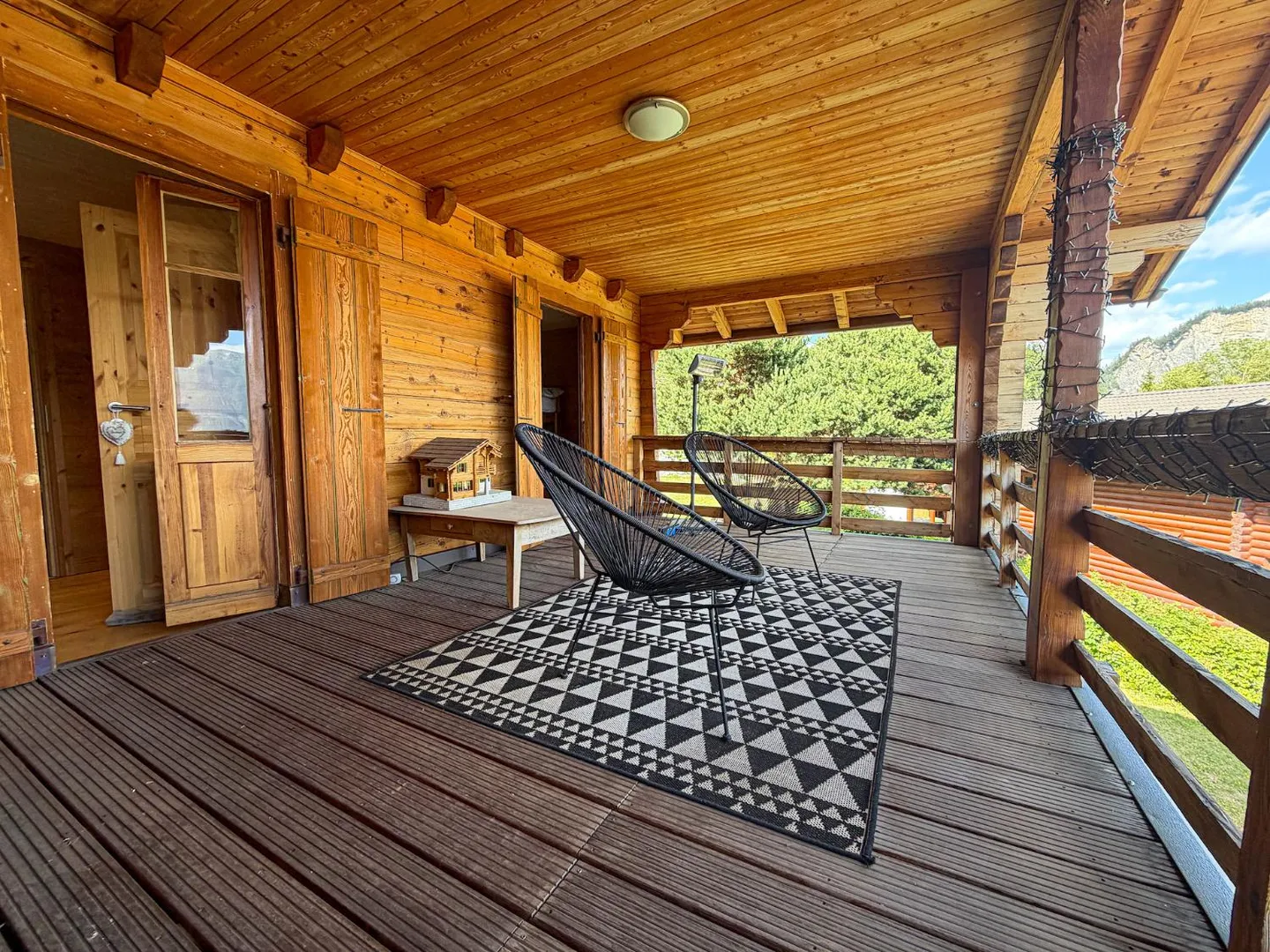 Chalet magnificamente ristrutturato su un bellissimo lotto pianeggiante a Ovronnaz/VS - Foto 13 di 20