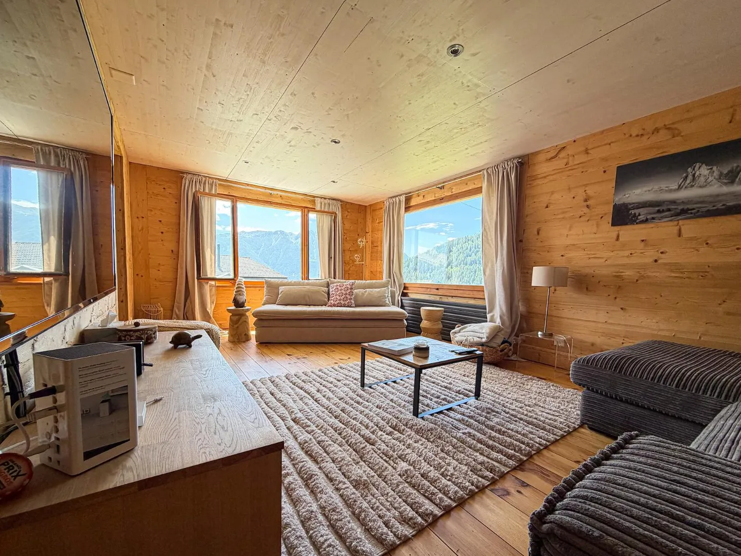 Chalet magnificamente ristrutturato su un bellissimo lotto pianeggiante a Ovronnaz/VS - Foto 2 di 20
