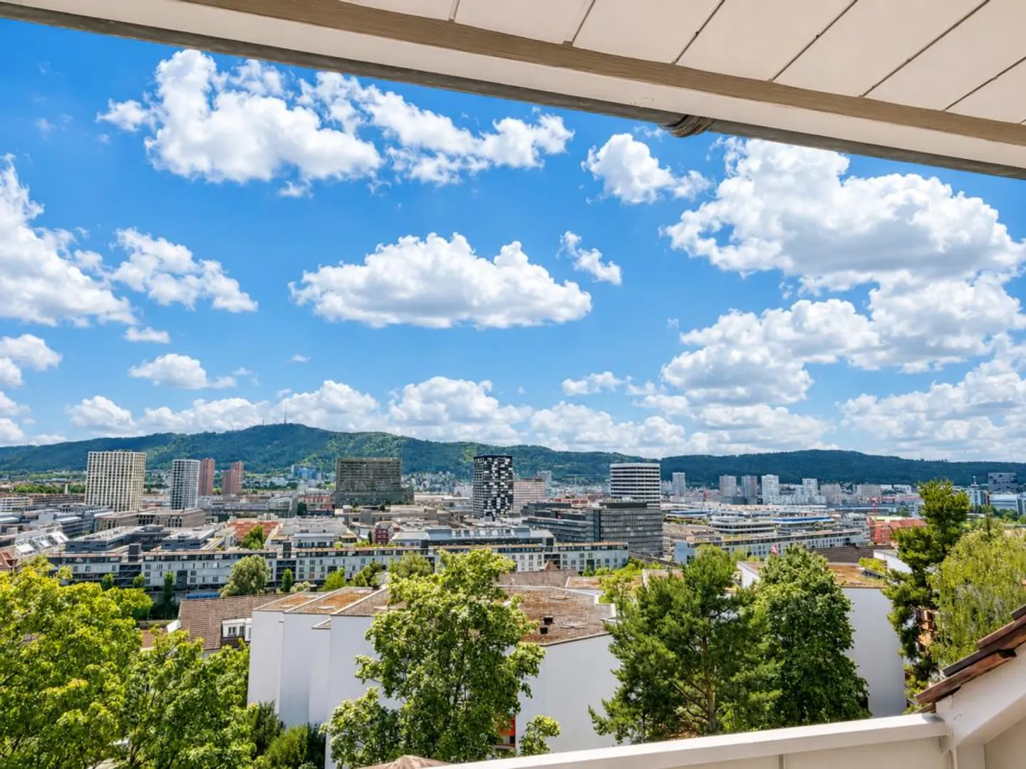 Appartamento duplex esclusivo con vista panoramica - vivere con stile sopra i tetti di Zurigo! - Foto 1 di 10