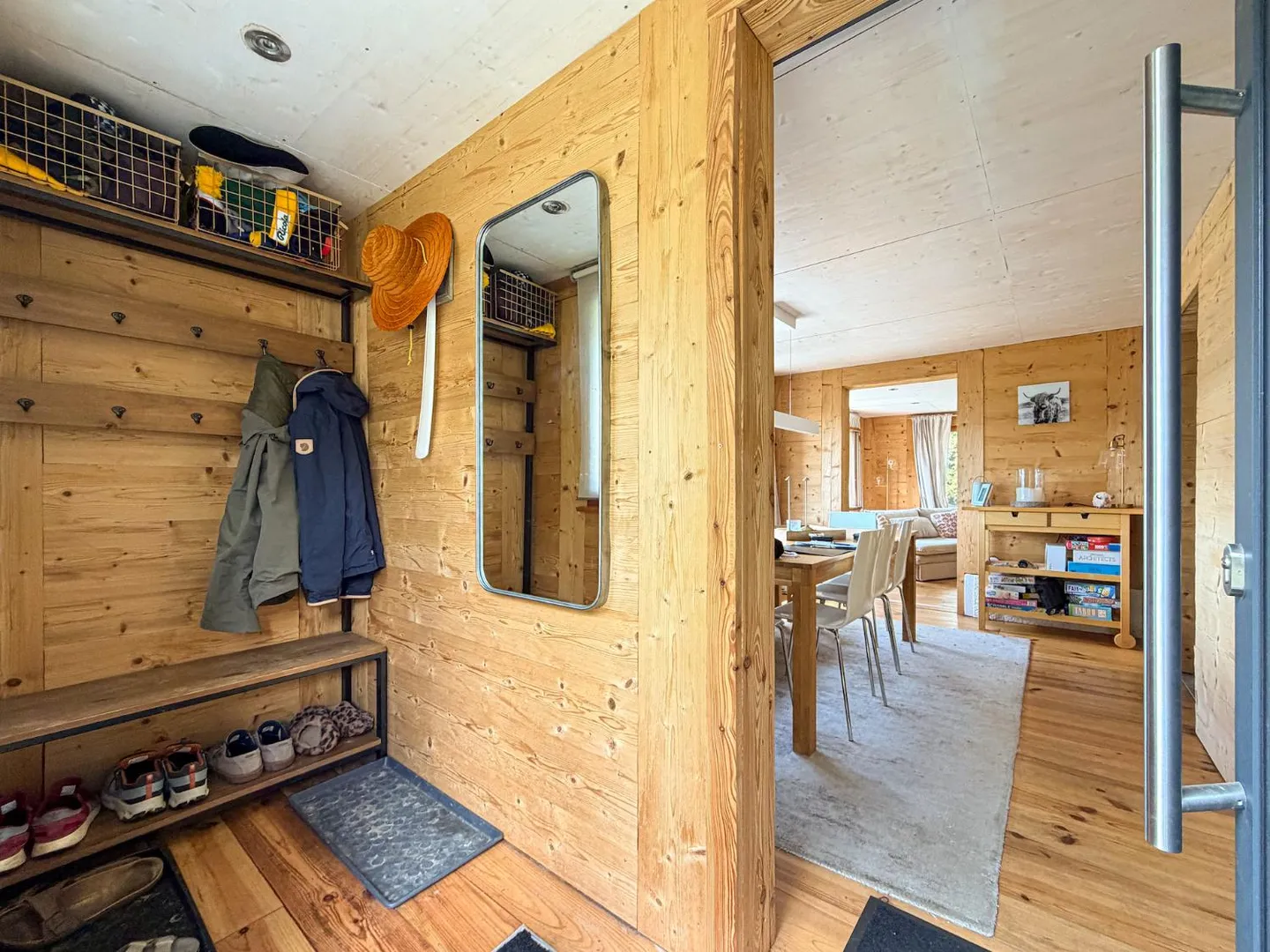 Chalet magnificamente ristrutturato su un bellissimo lotto pianeggiante a Ovronnaz/VS - Foto 3 di 20