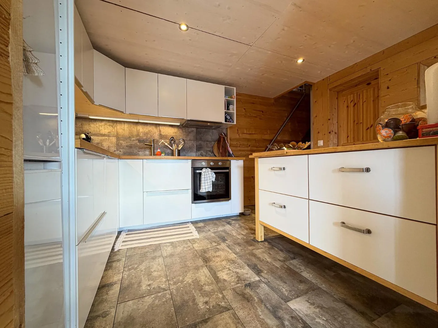 Chalet magnificamente ristrutturato su un bellissimo lotto pianeggiante a Ovronnaz/VS - Foto 6 di 20
