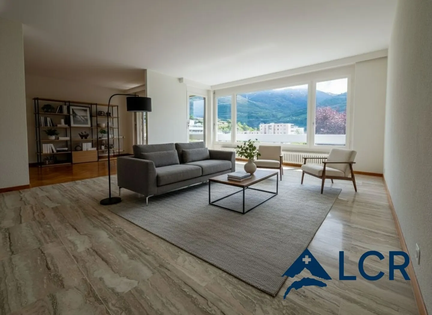 Magnificent 4.5-room apartment / 3 bedrooms / 1 bathroom / 2 balconies - Photo 1 of 13